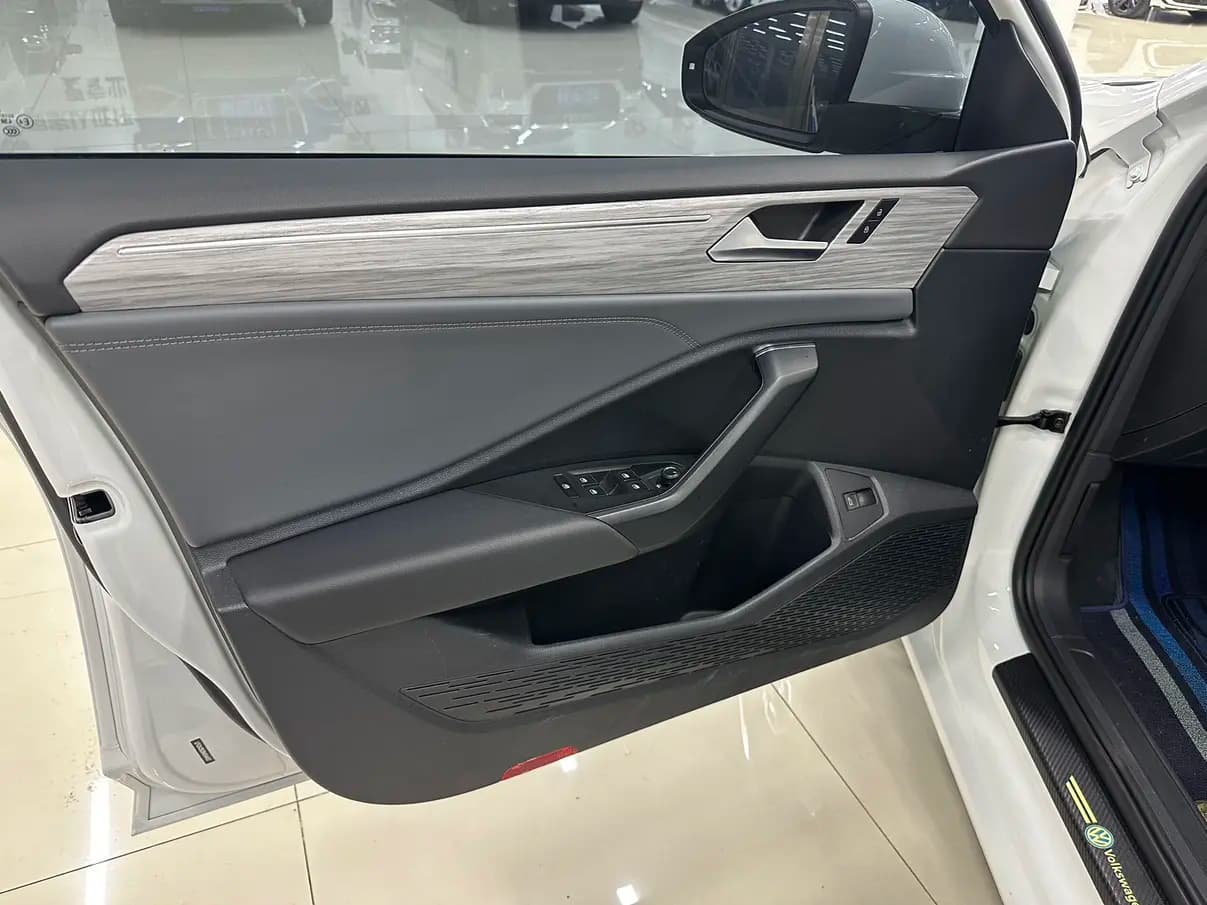 Volkswagen Sagitar 2022 г. 39131 км. — фото 8