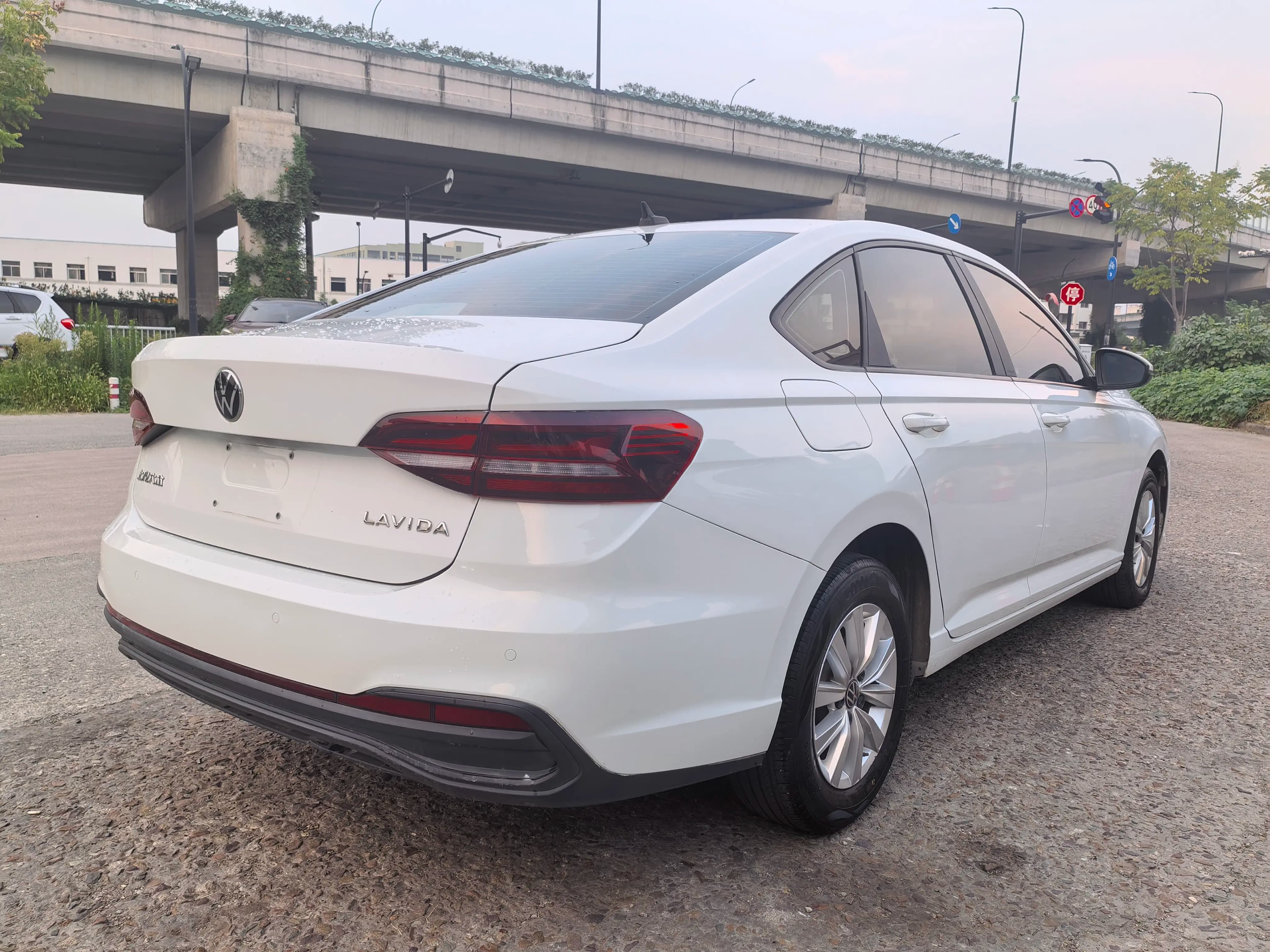 Volkswagen Lavida 2023 г. 75074 км. — фото 4