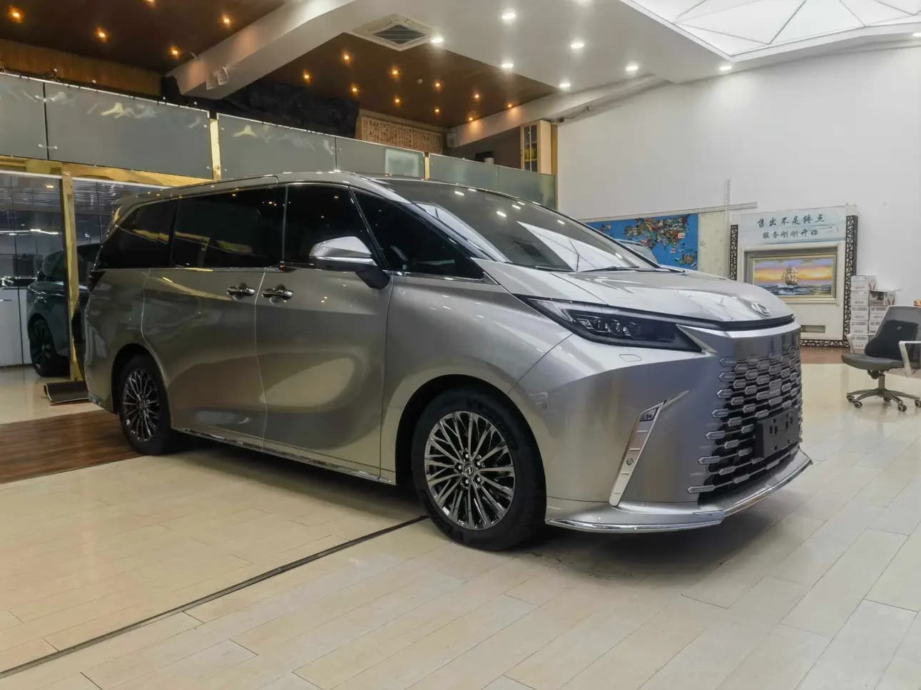 Lexus LM 2024 г. 17079 км. — фото 3