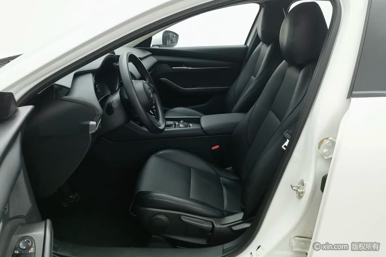Mazda Axela 2023 г. 35312 км. — фото 18