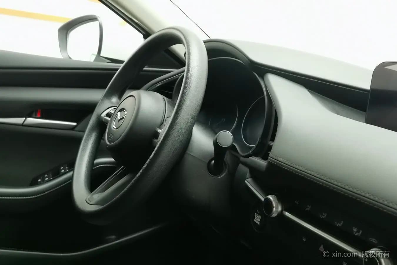 Mazda Axela 2023 г. 35312 км. — фото 9