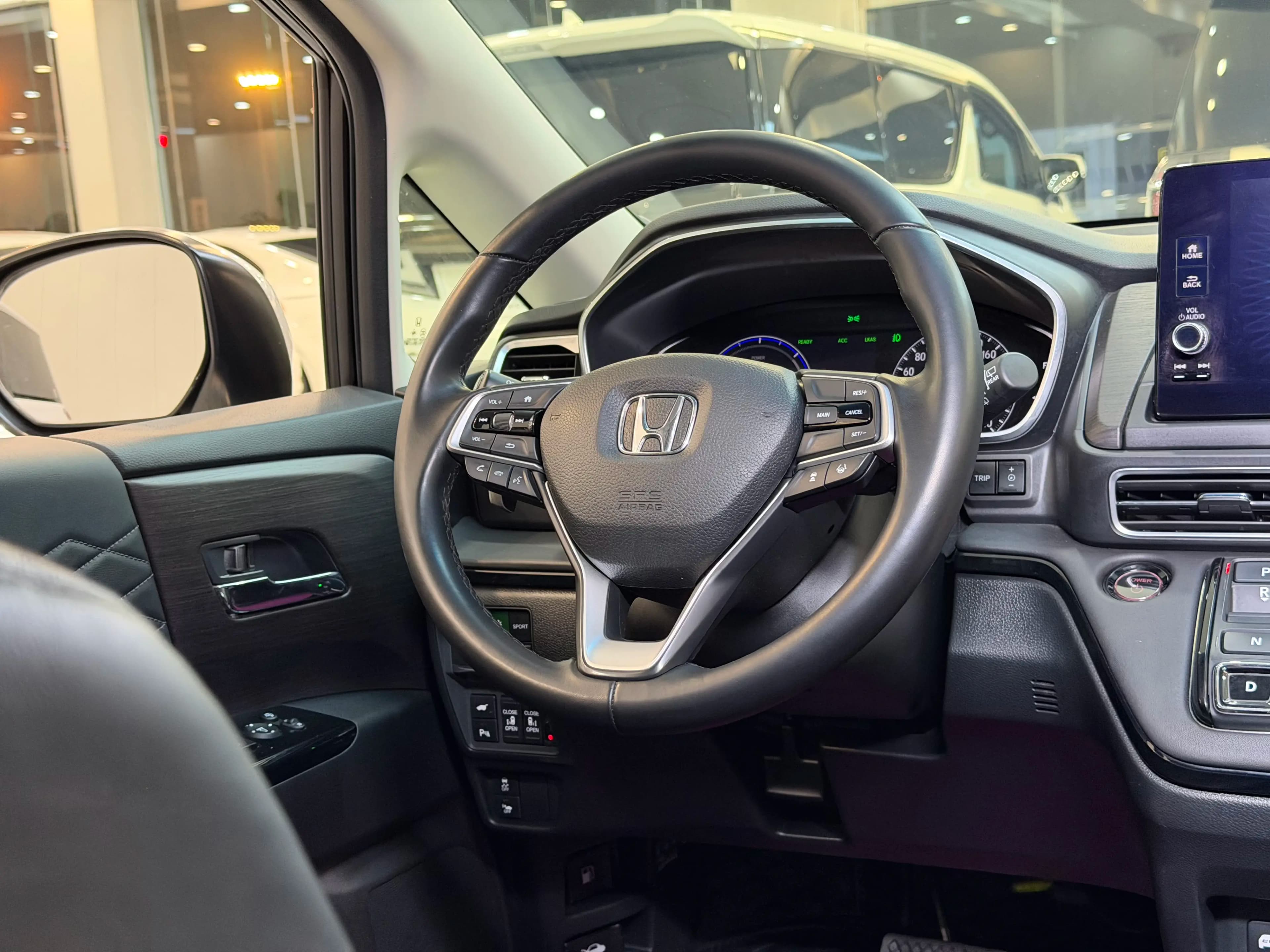 Honda Elysion 2023 г. 68586 км. — фото 11