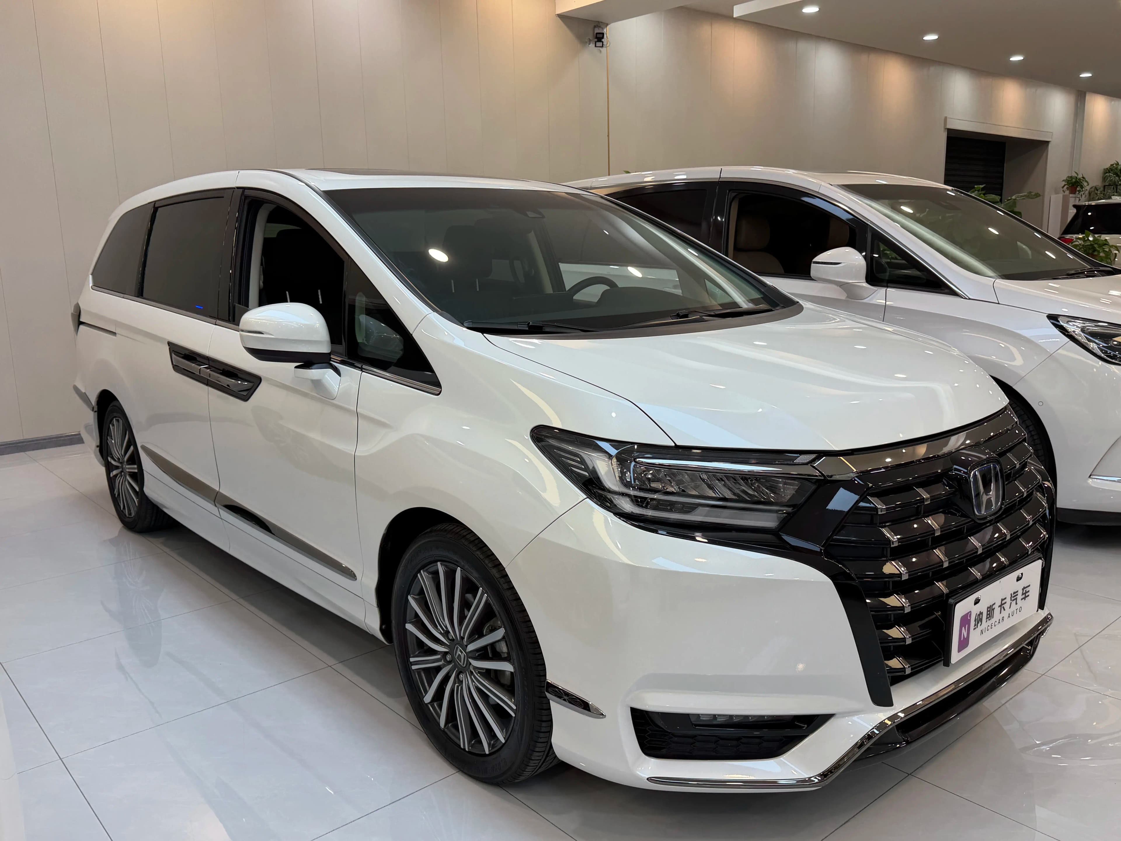 Honda Elysion 2023 г. 68586 км. — фото 3