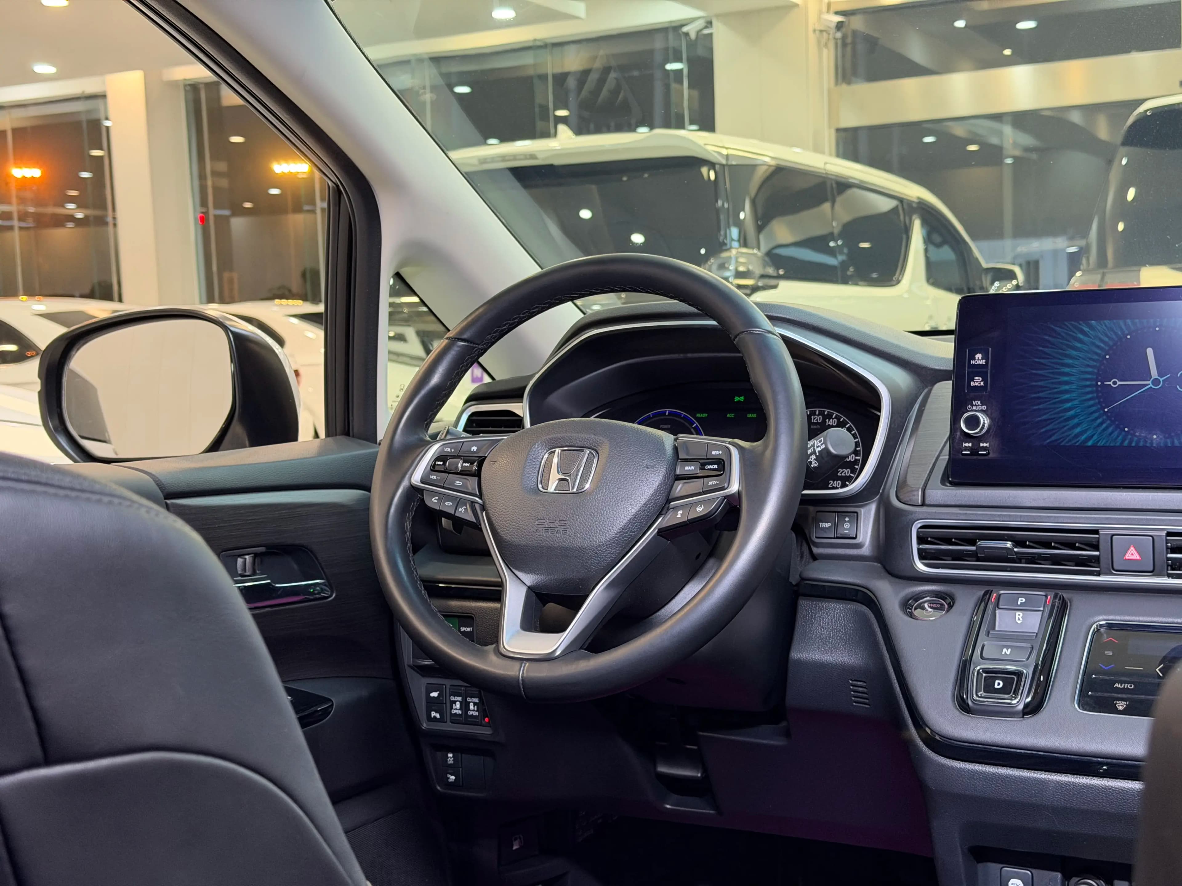 Honda Elysion 2023 г. 68586 км. — фото 9