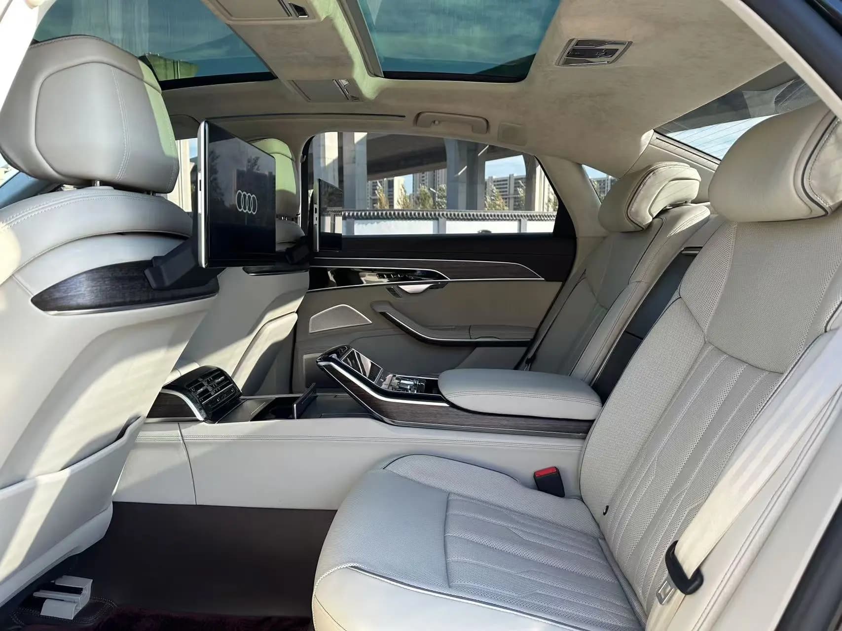 Audi A8 2023 г. 42025 км. — фото 15