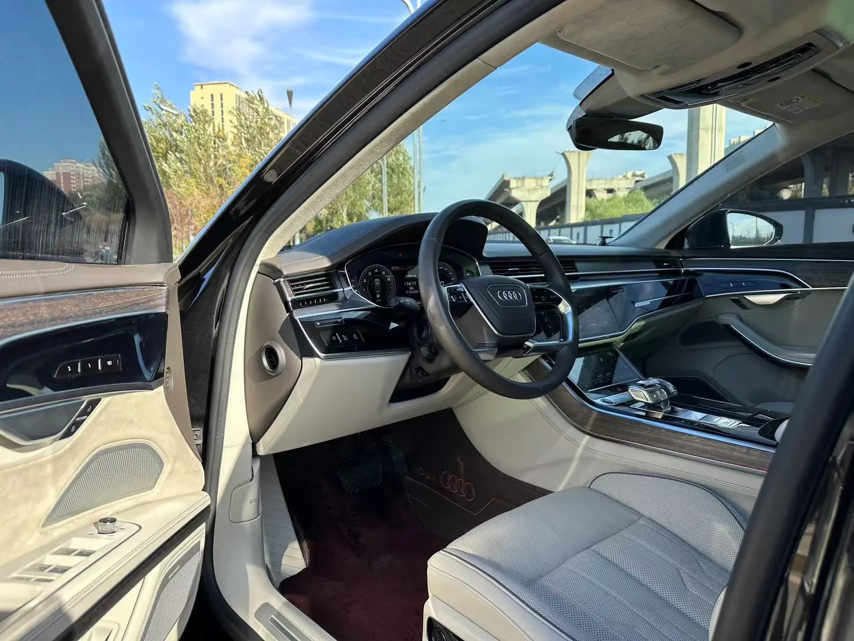 Audi A8 2023 г. 42025 км. — фото 17