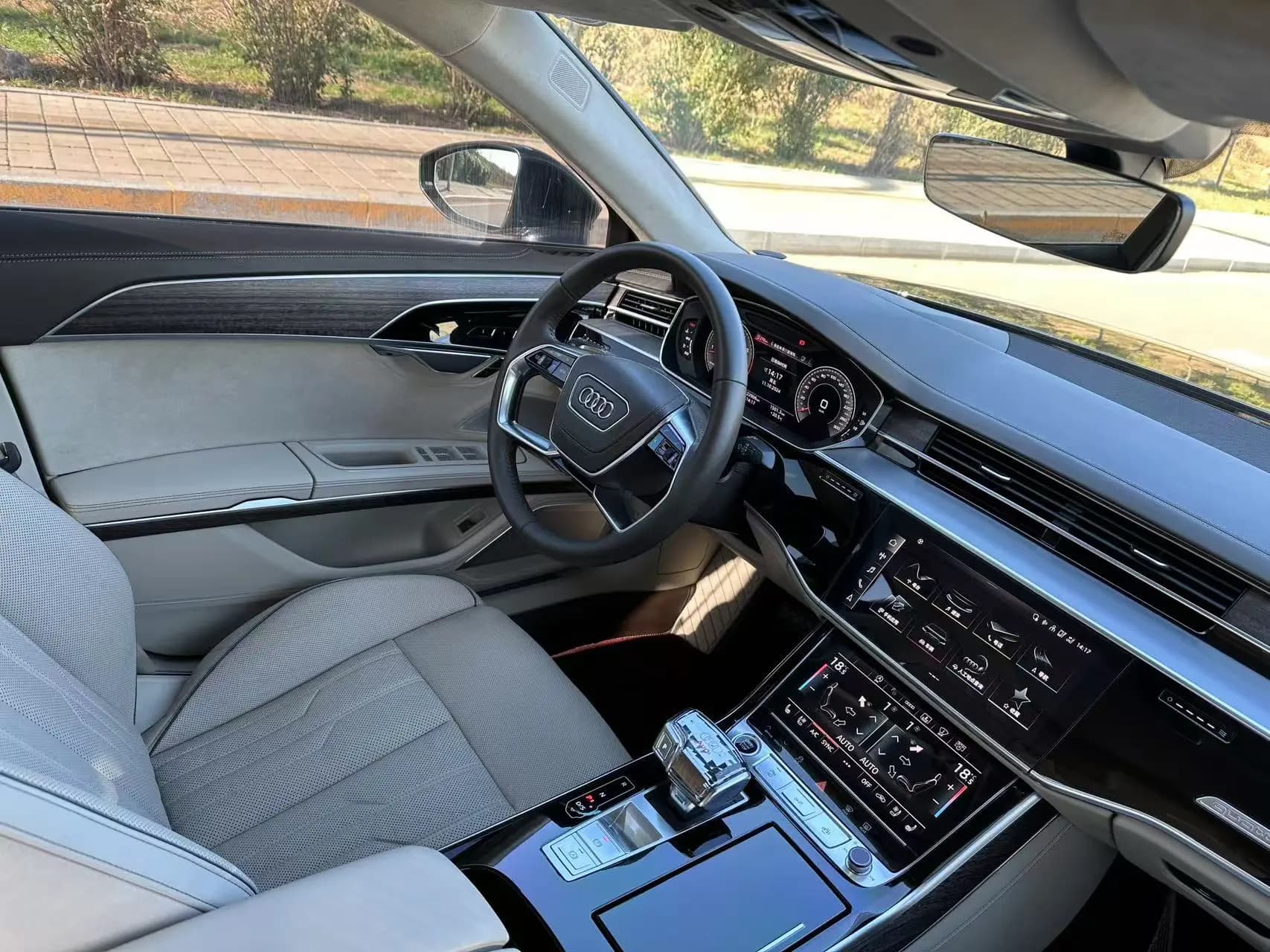 Audi A8 2023 г. 42025 км. — фото 9