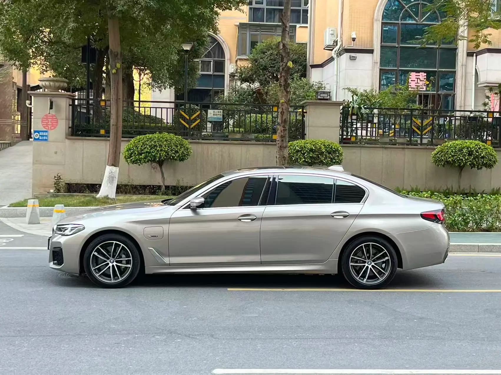 BMW 5 Series PHEV 2022 г. 73037 км. — фото 4