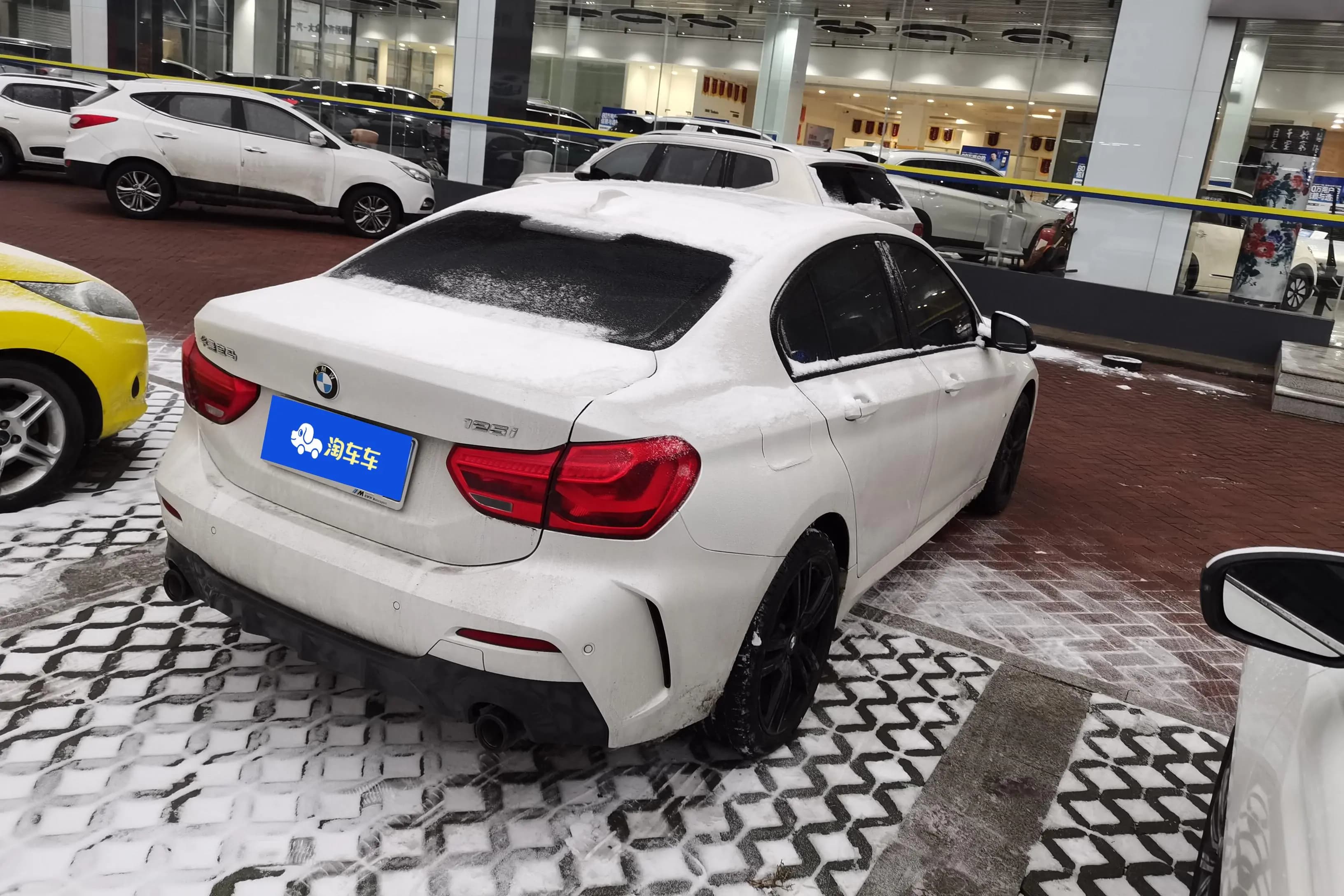 BMW 1 Series 2021 г. 66900 км. — фото 3