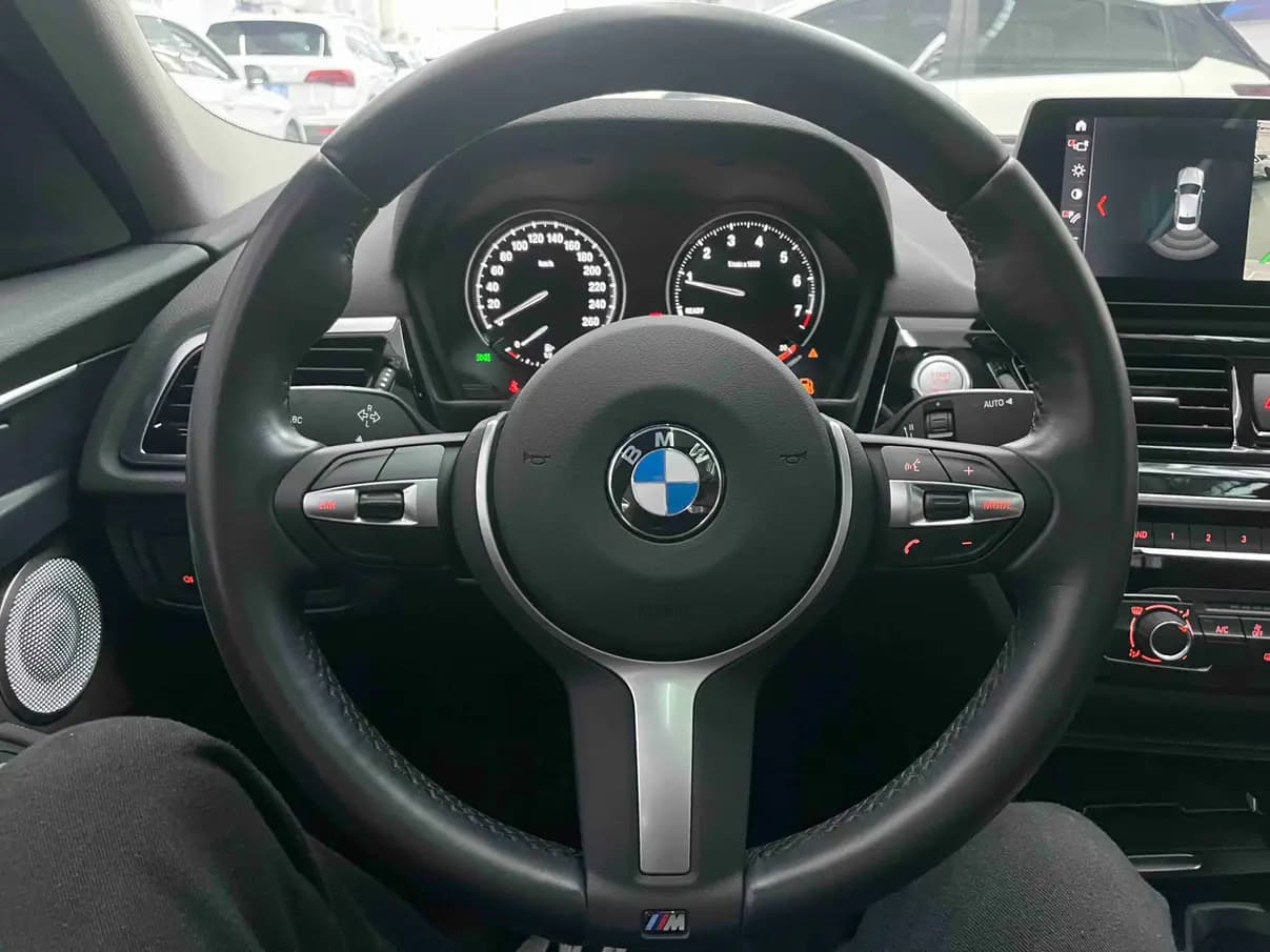 BMW 1 Series 2023 г. 35053 км. — фото 17
