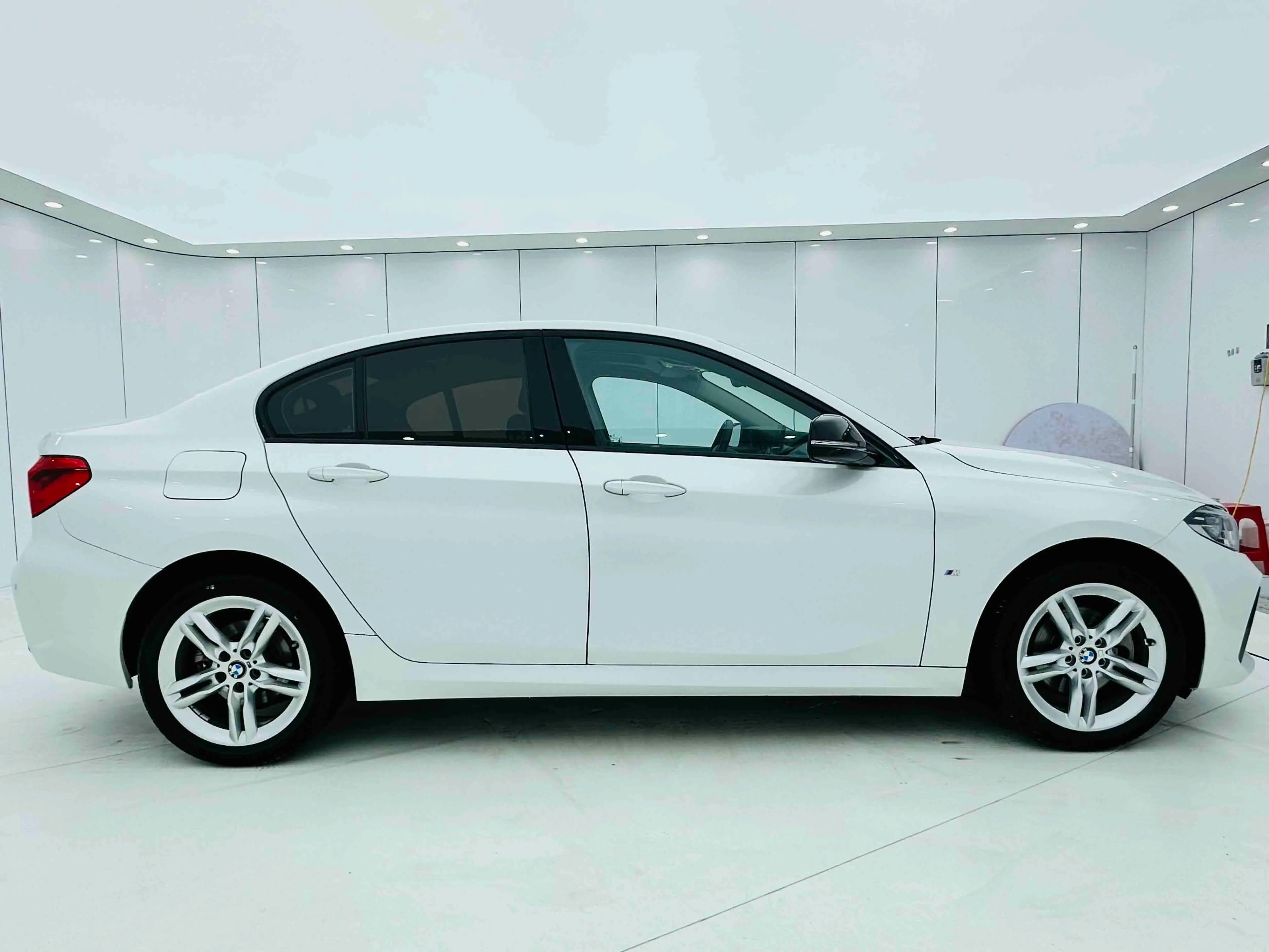 BMW 1 Series 2021 г. 56000 км. — фото 5