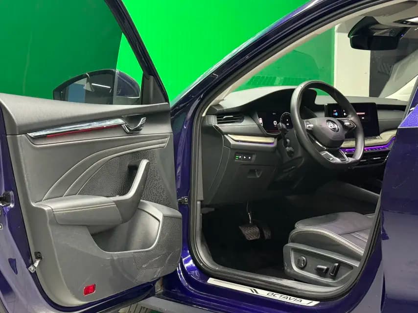 Skoda Octavia 2022 г. 43073 км. — фото 16
