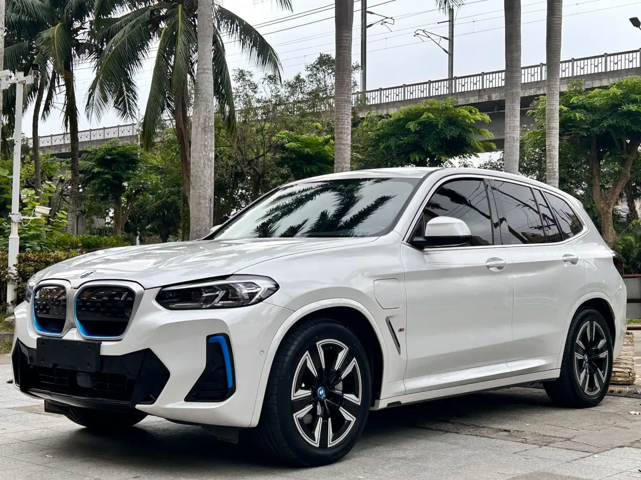 BMW iX3 2022 г. 37020 км.