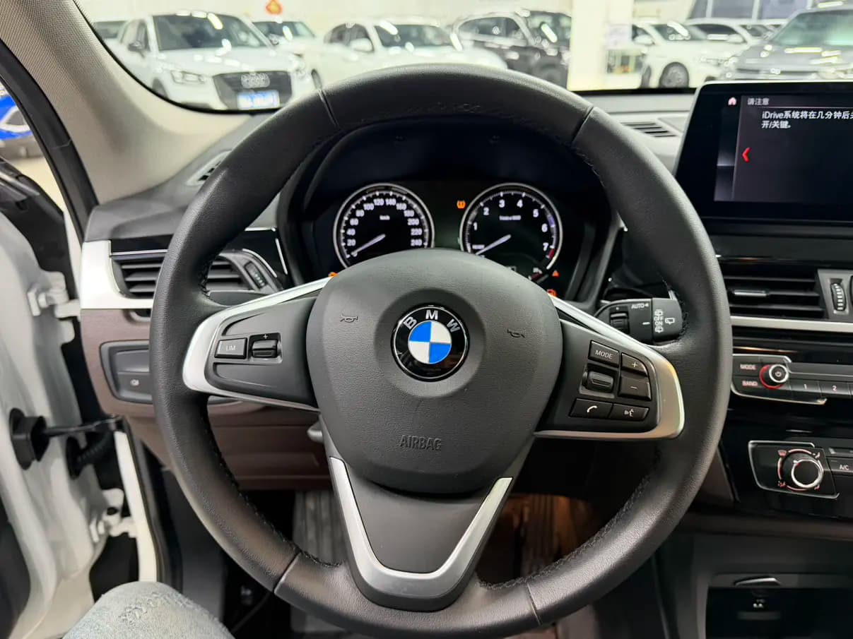 BMW X1 2022 г. 60104 км. — фото 10
