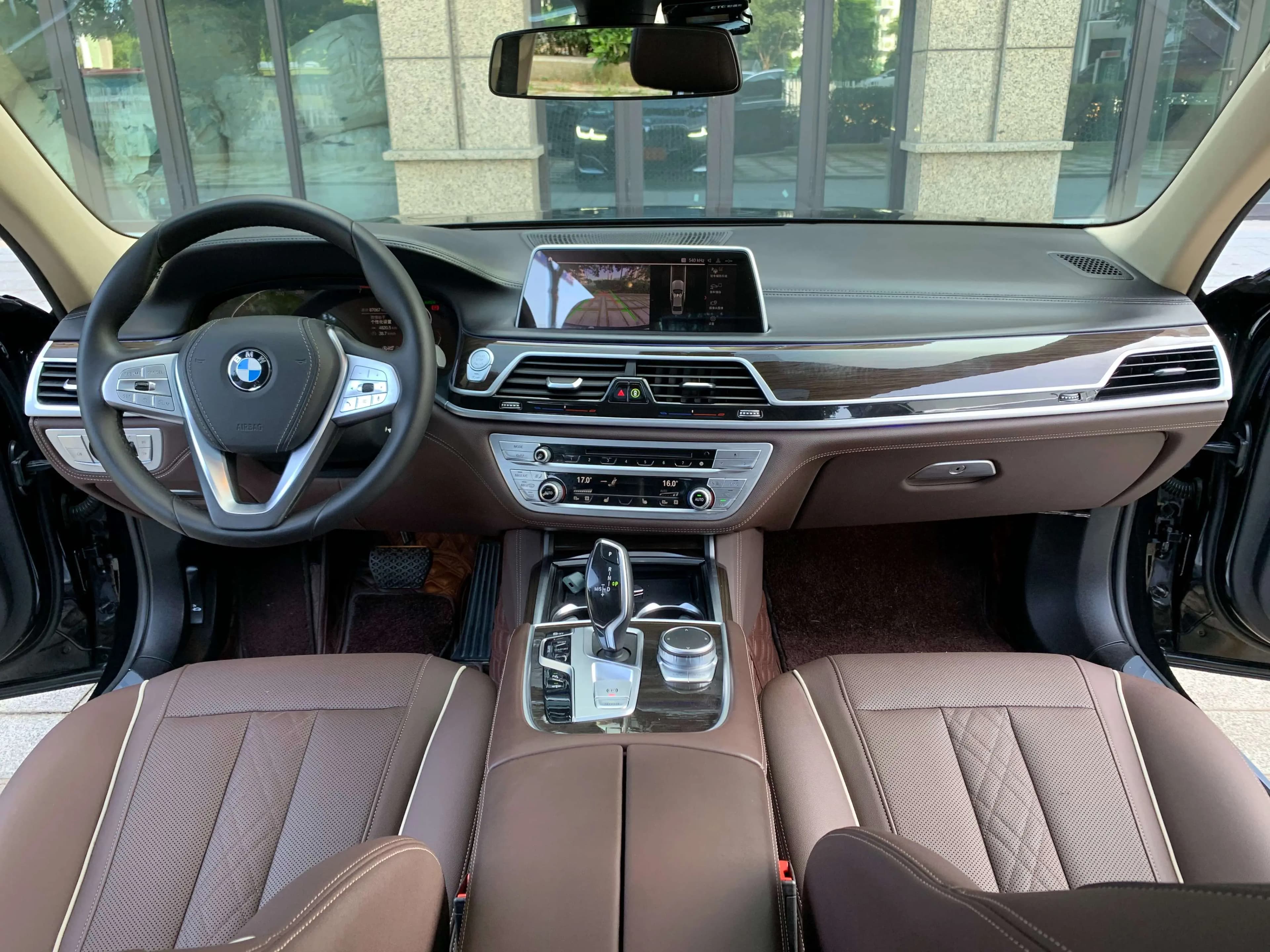 BMW 7 Series 2021 г. 87040 км. — фото 17