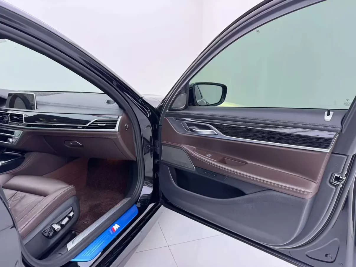 BMW 7 Series 2022 г. 71487 км. — фото 16