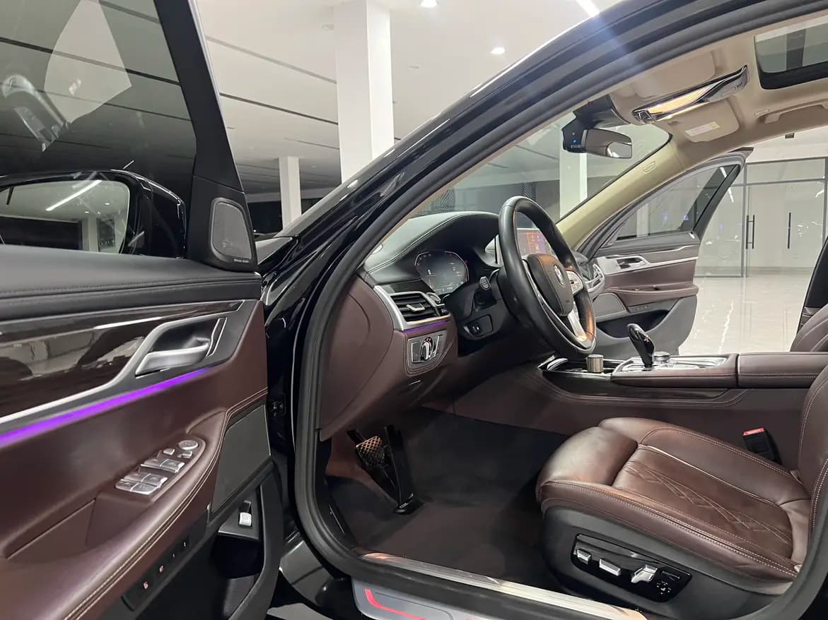 BMW 7 Series 2021 г. 42019 км. — фото 12