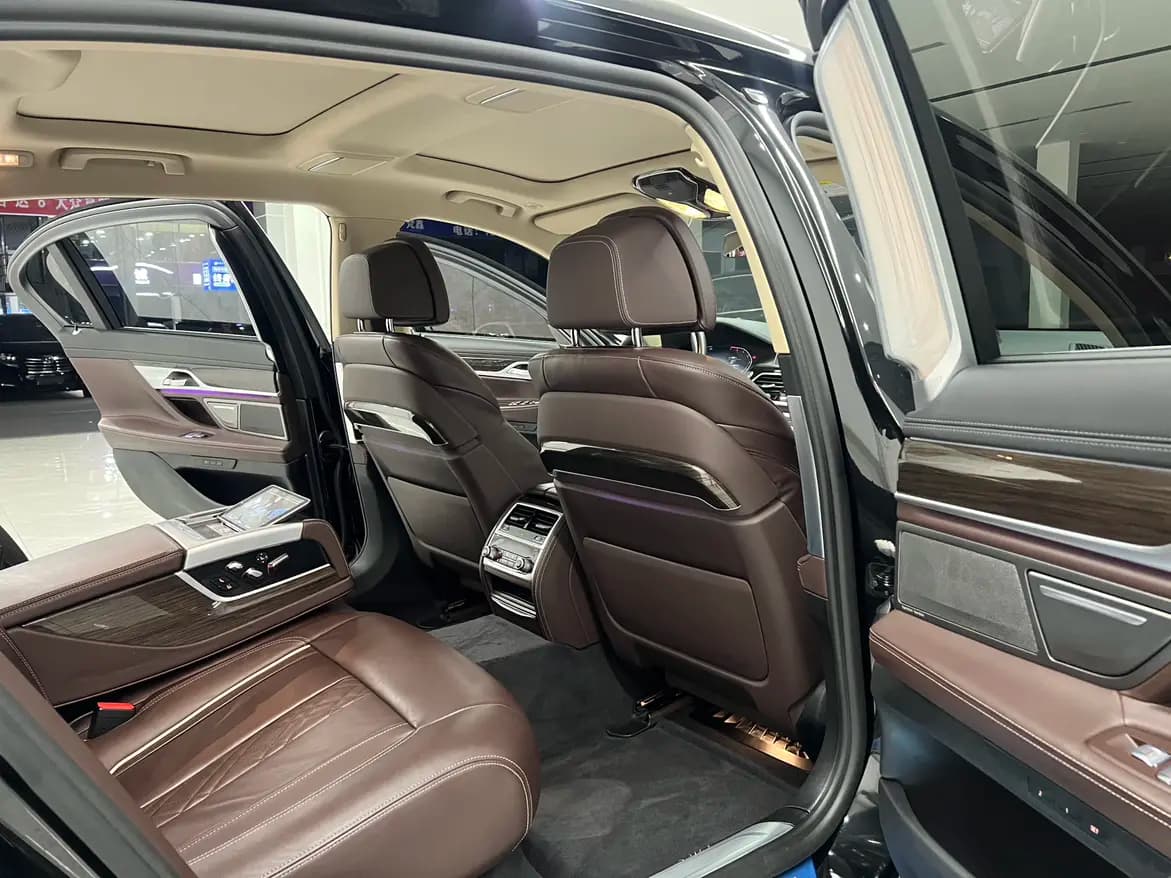 BMW 7 Series 2021 г. 42019 км. — фото 8