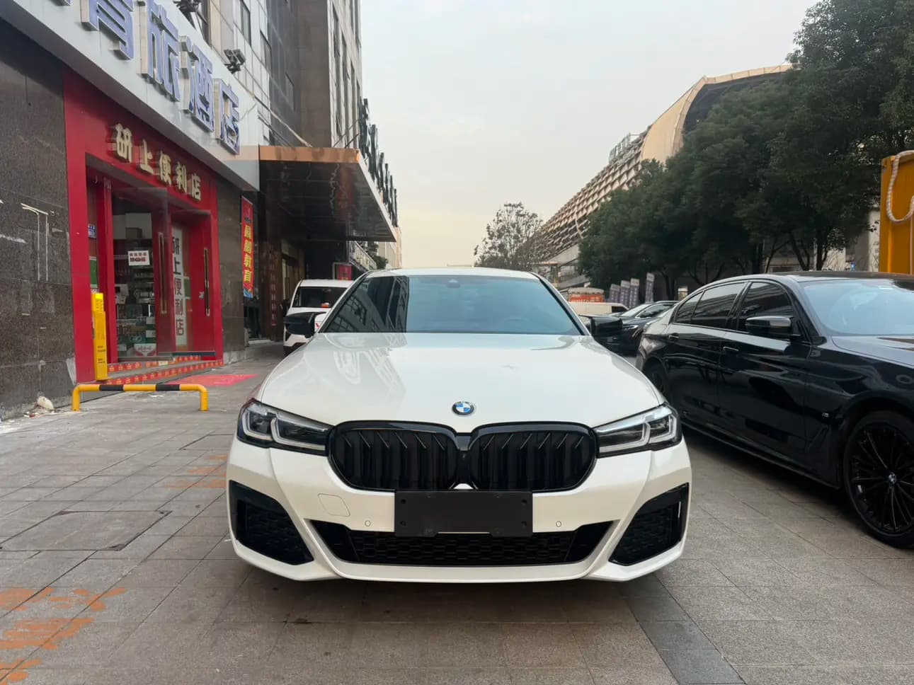 BMW 5 Series 2022 г. 35102 км. — фото 2