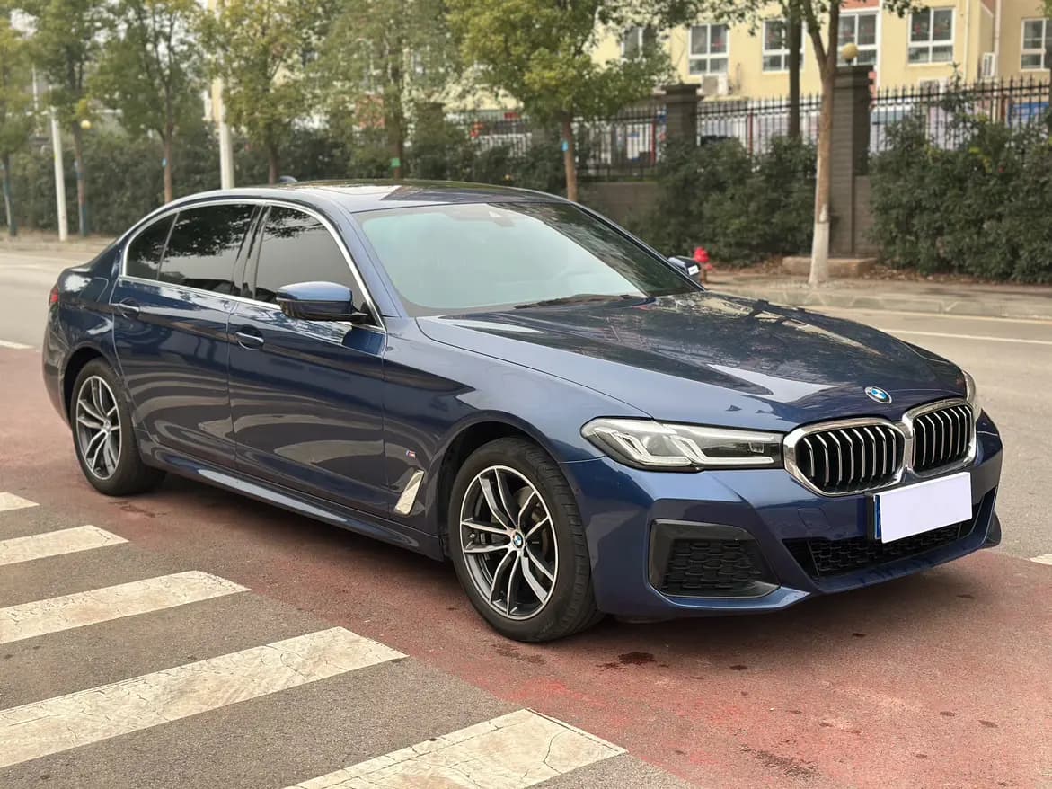 BMW 5 Series 2022 г. 88080 км. — фото 3