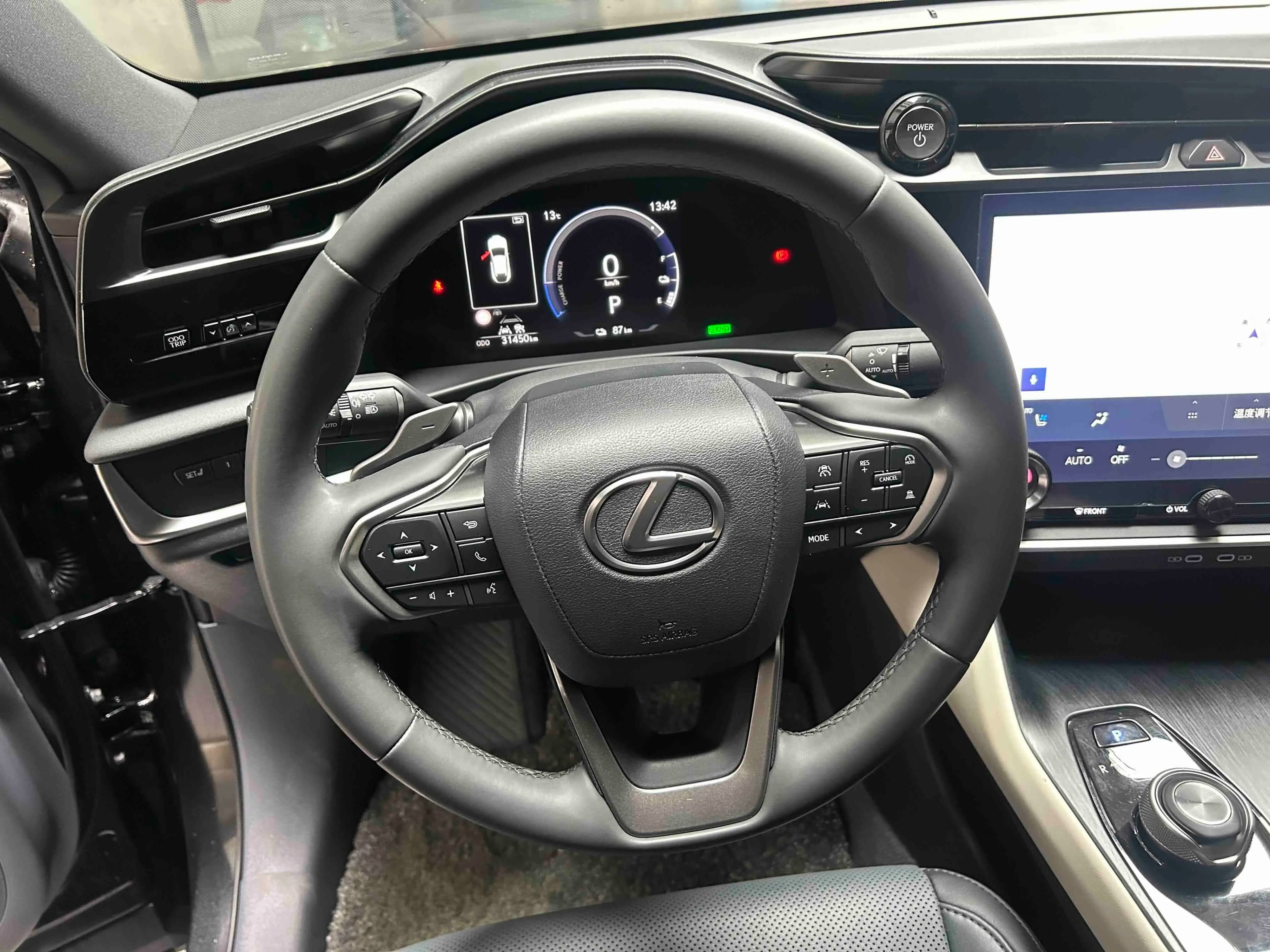 Lexus RZ 2023 г. 32094 км. — фото 13
