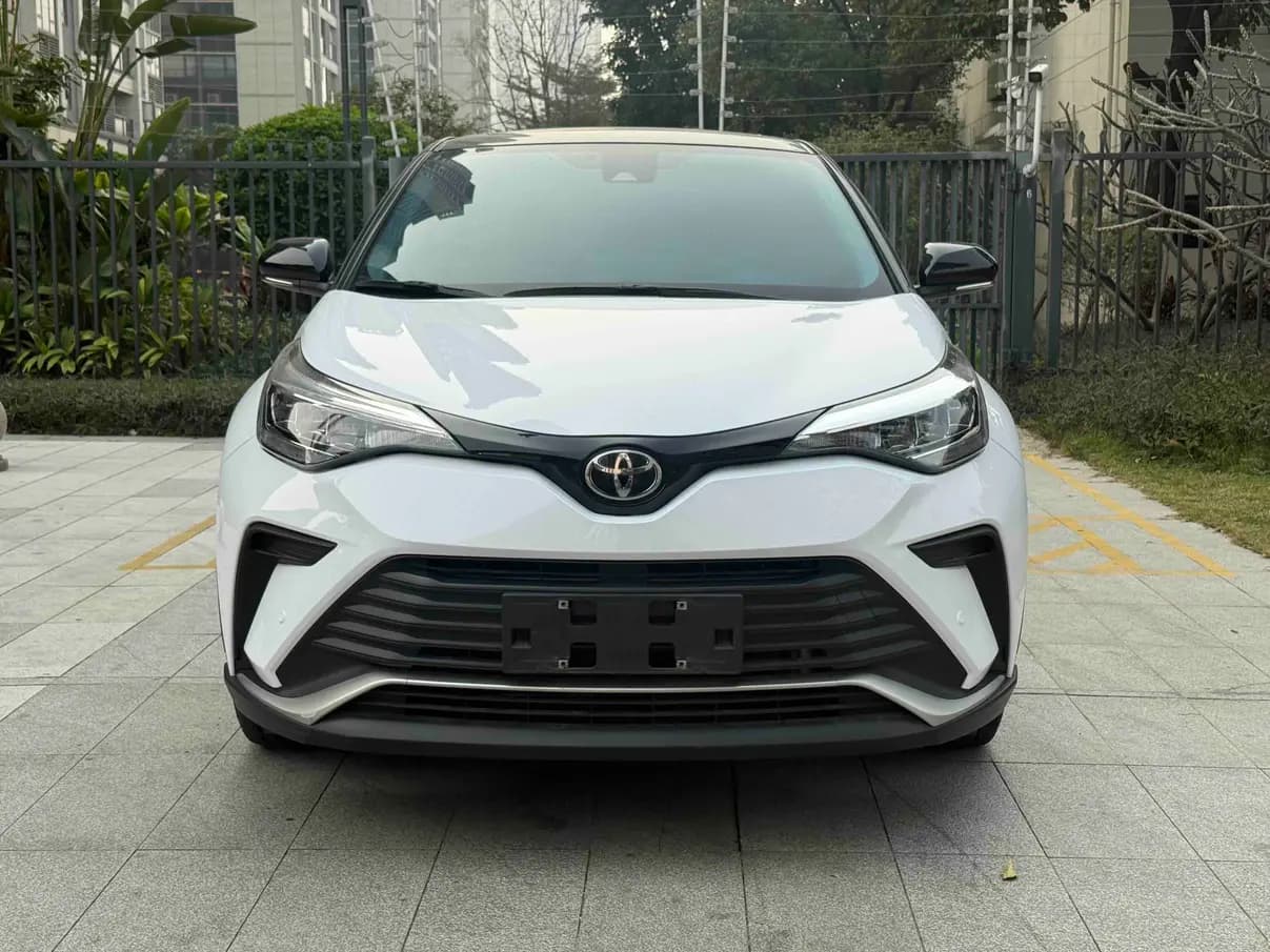 Toyota C-HR Hybrid 2023 г. 30072 км. — фото 2