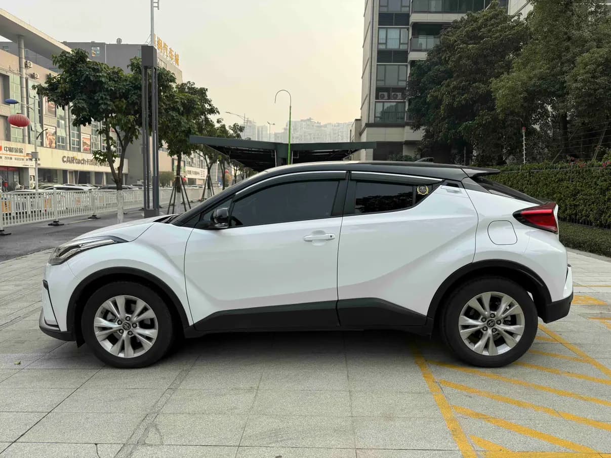 Toyota C-HR Hybrid 2023 г. 30072 км. — фото 3