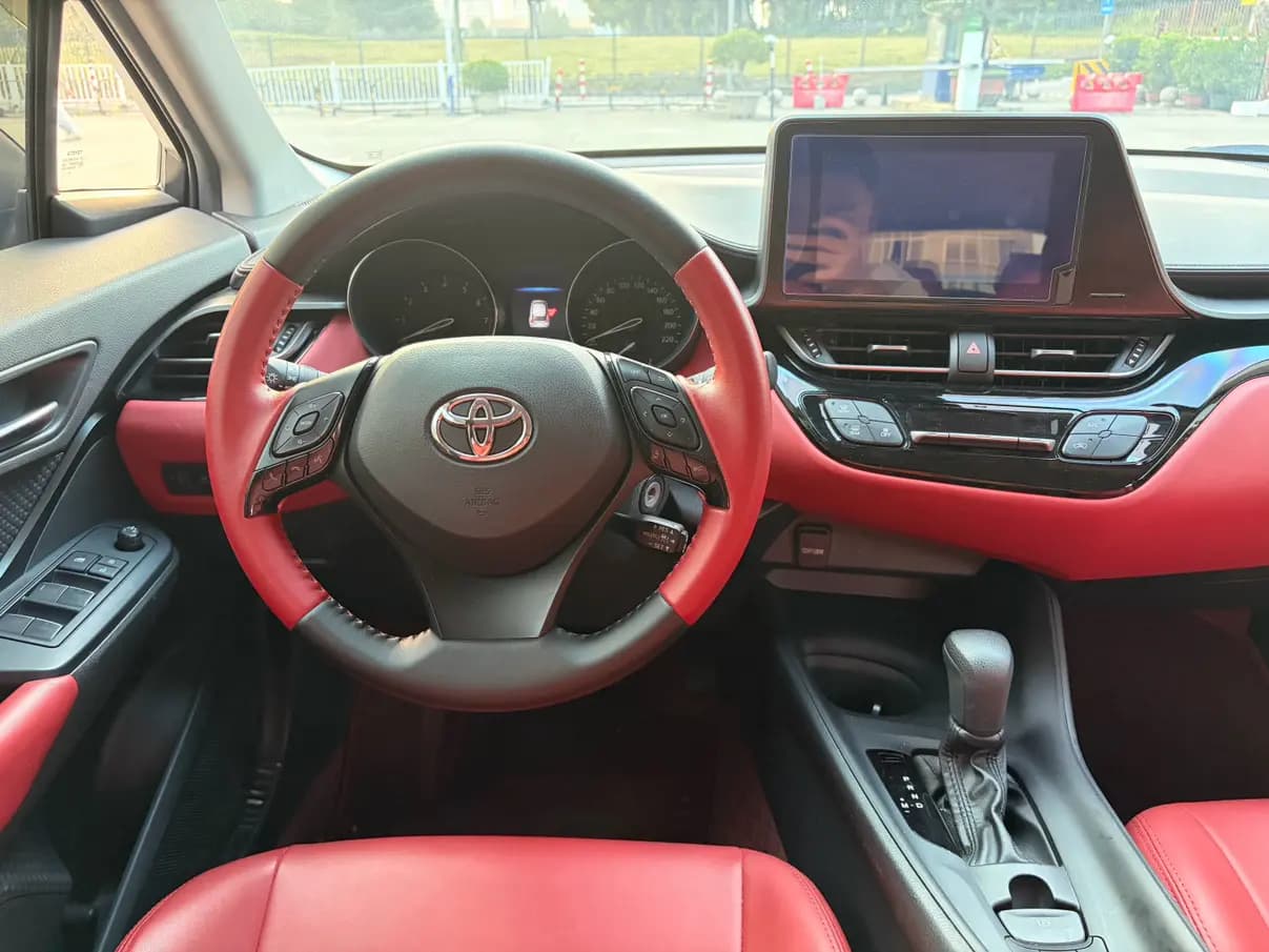 Toyota C-HR Hybrid 2023 г. 30072 км. — фото 7