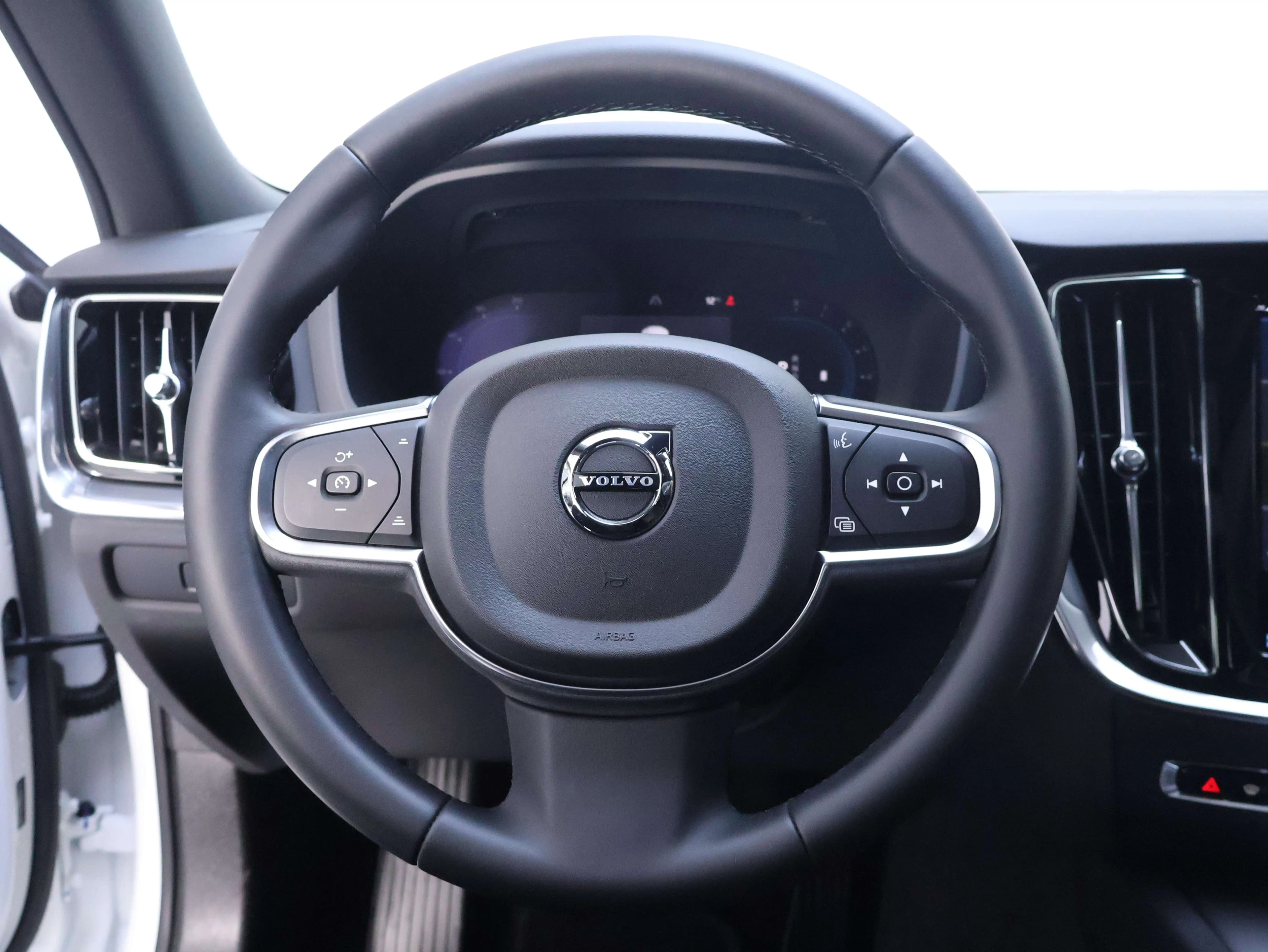 Volvo S60 2024 г. 3933 км. — фото 15