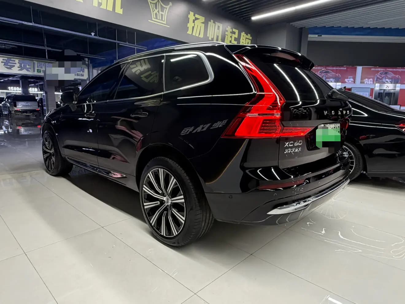 Volvo XC60 PHEV 2024 г. 4104 км. — фото 4