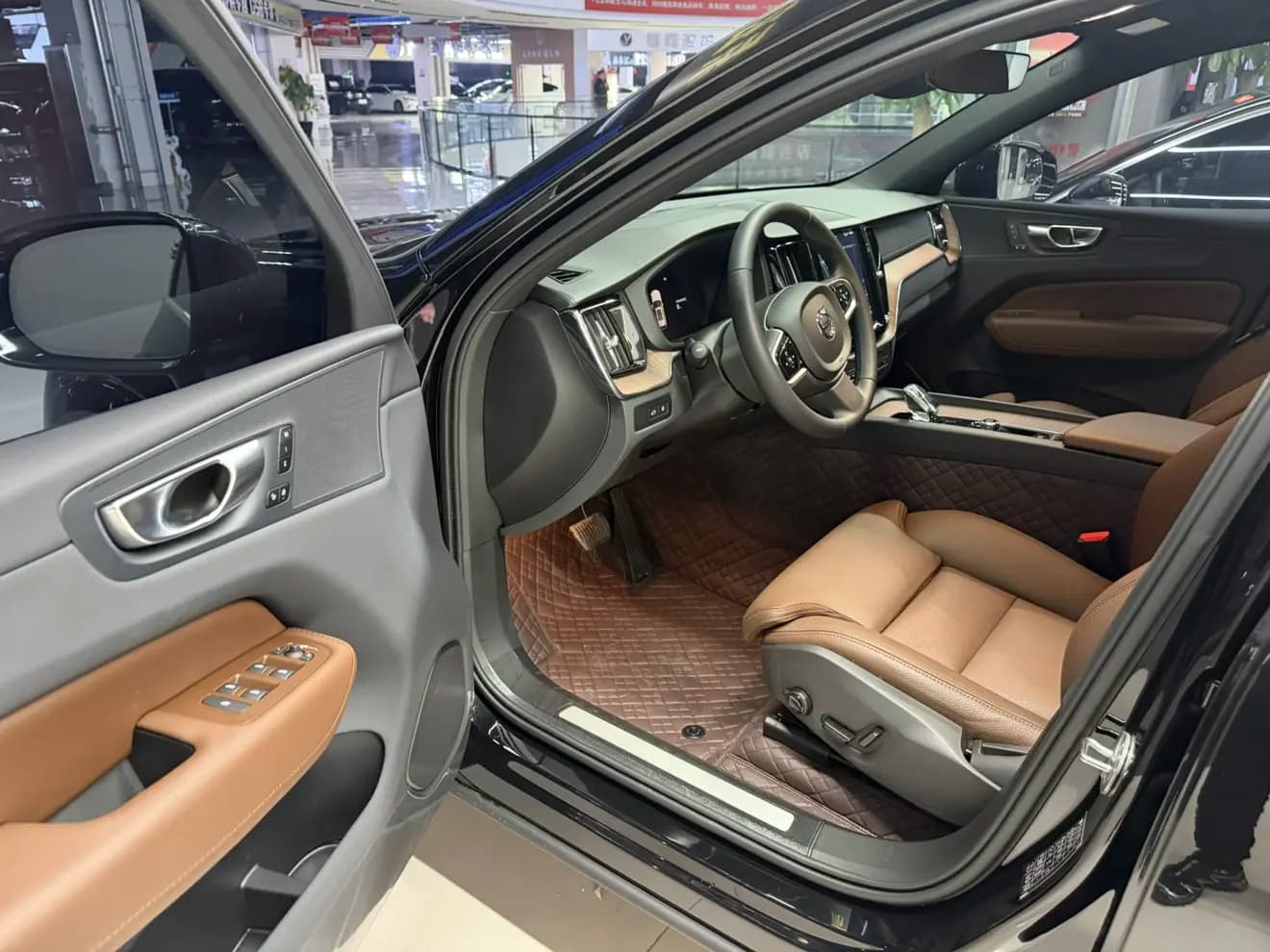 Volvo XC60 PHEV 2024 г. 4104 км. — фото 9