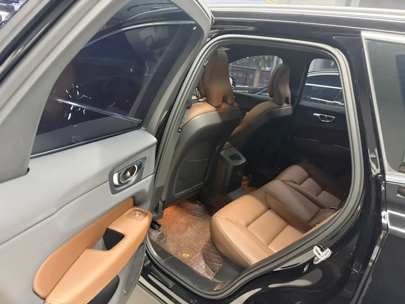 Volvo XC60 PHEV 2024 г. 4104 км. — фото 10