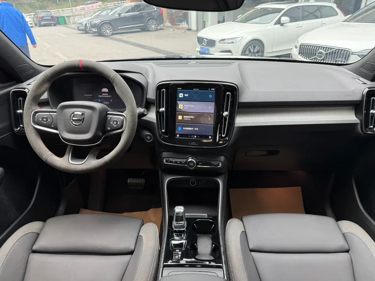 Volvo XC40 2023 г. 60125 км. — фото 13