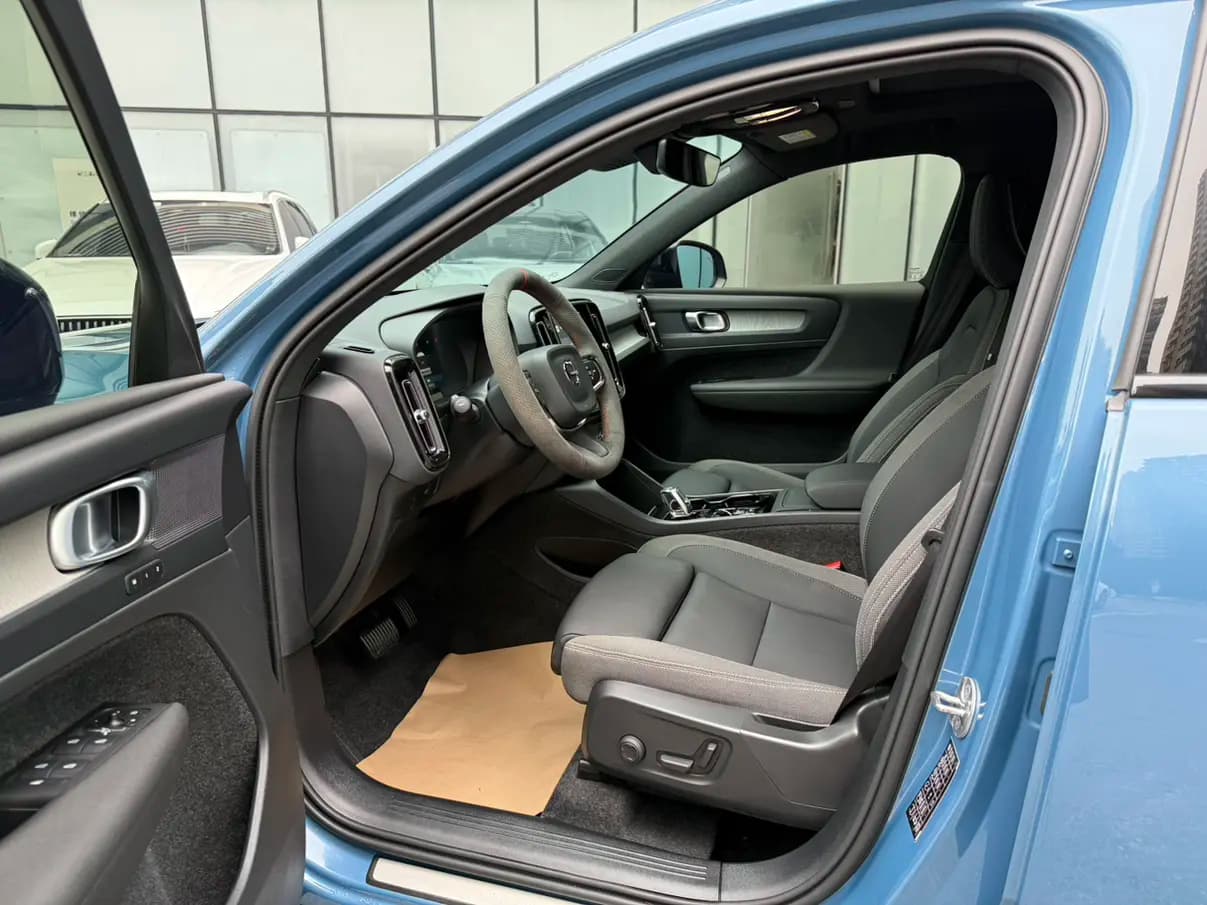 Volvo XC40 2023 г. 60125 км. — фото 16