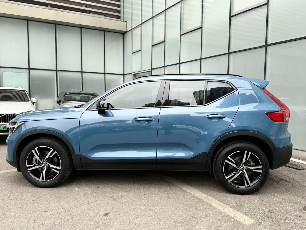 Volvo XC40 2023 г. 60125 км. — фото 4