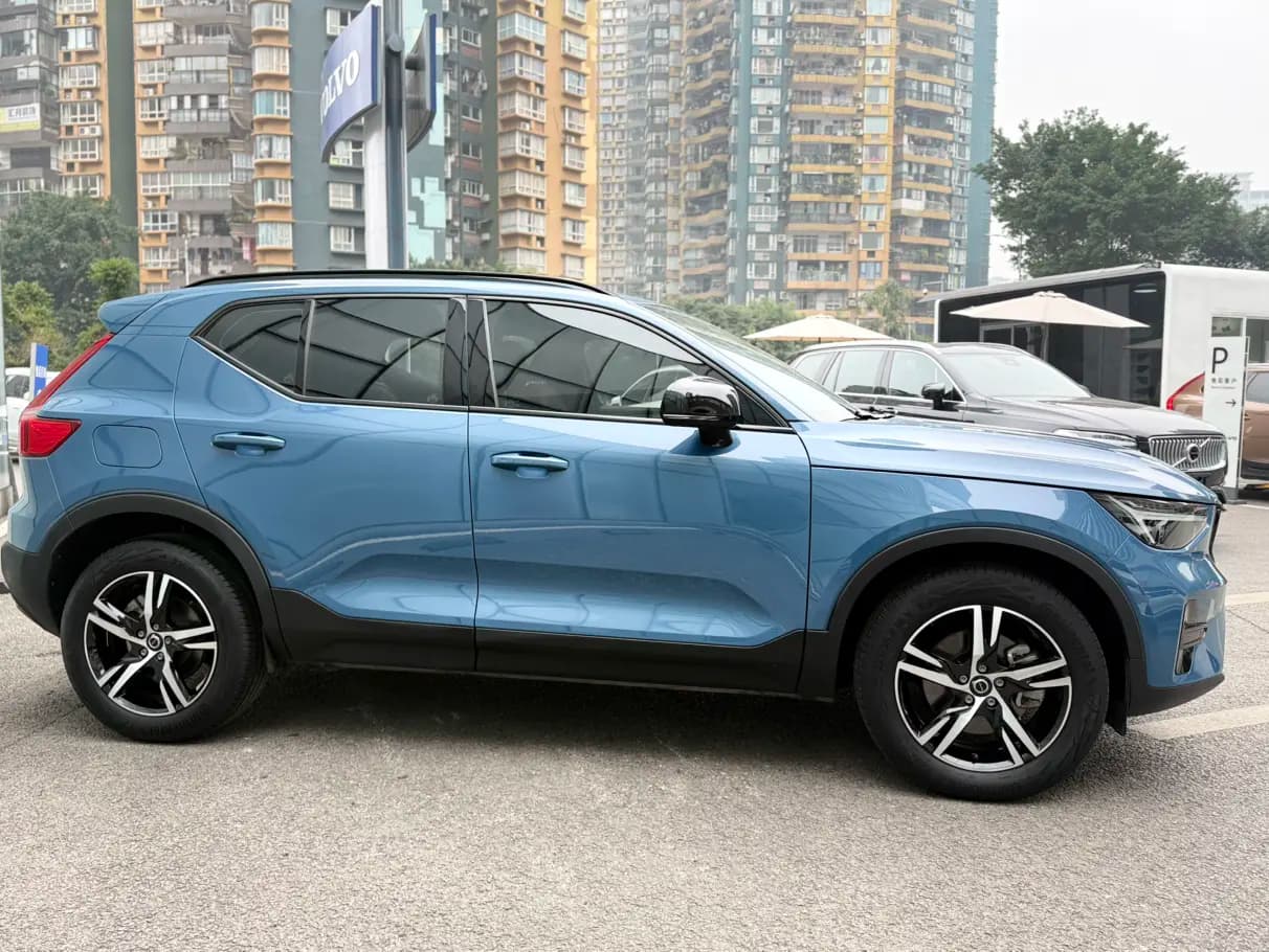 Volvo XC40 2023 г. 60125 км. — фото 7