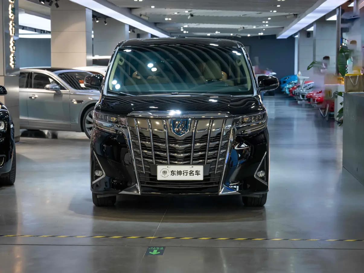Toyota Alphard 2023 г. 52134 км. — фото 2