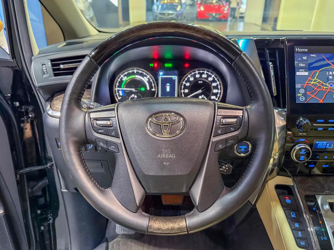 Toyota Alphard 2023 г. 52134 км. — фото 15