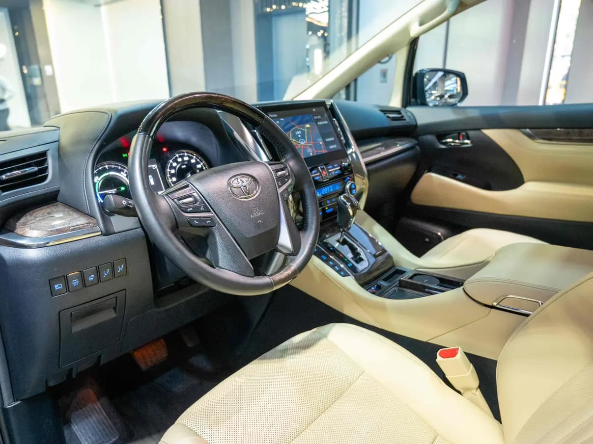 Toyota Alphard 2023 г. 52134 км. — фото 17