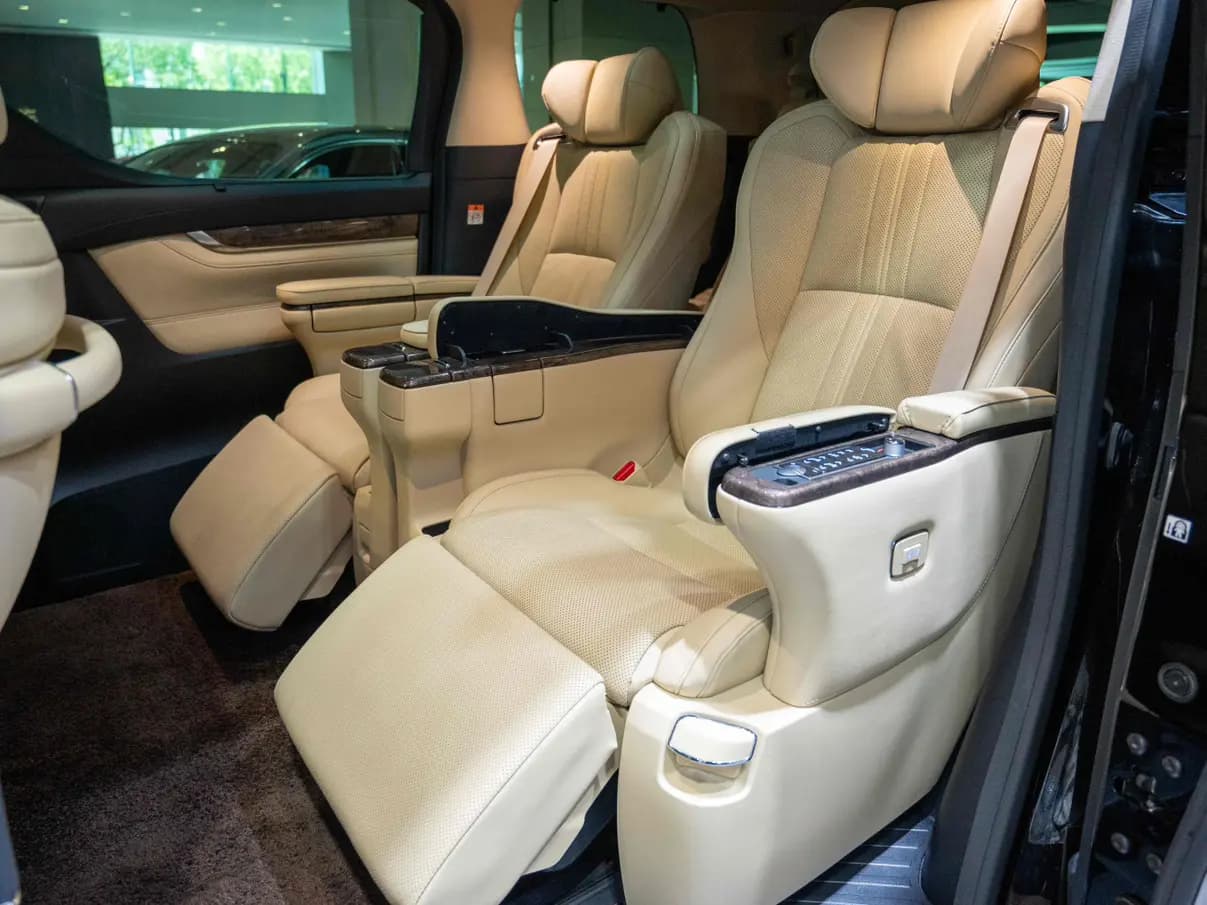 Toyota Alphard 2023 г. 52134 км. — фото 20
