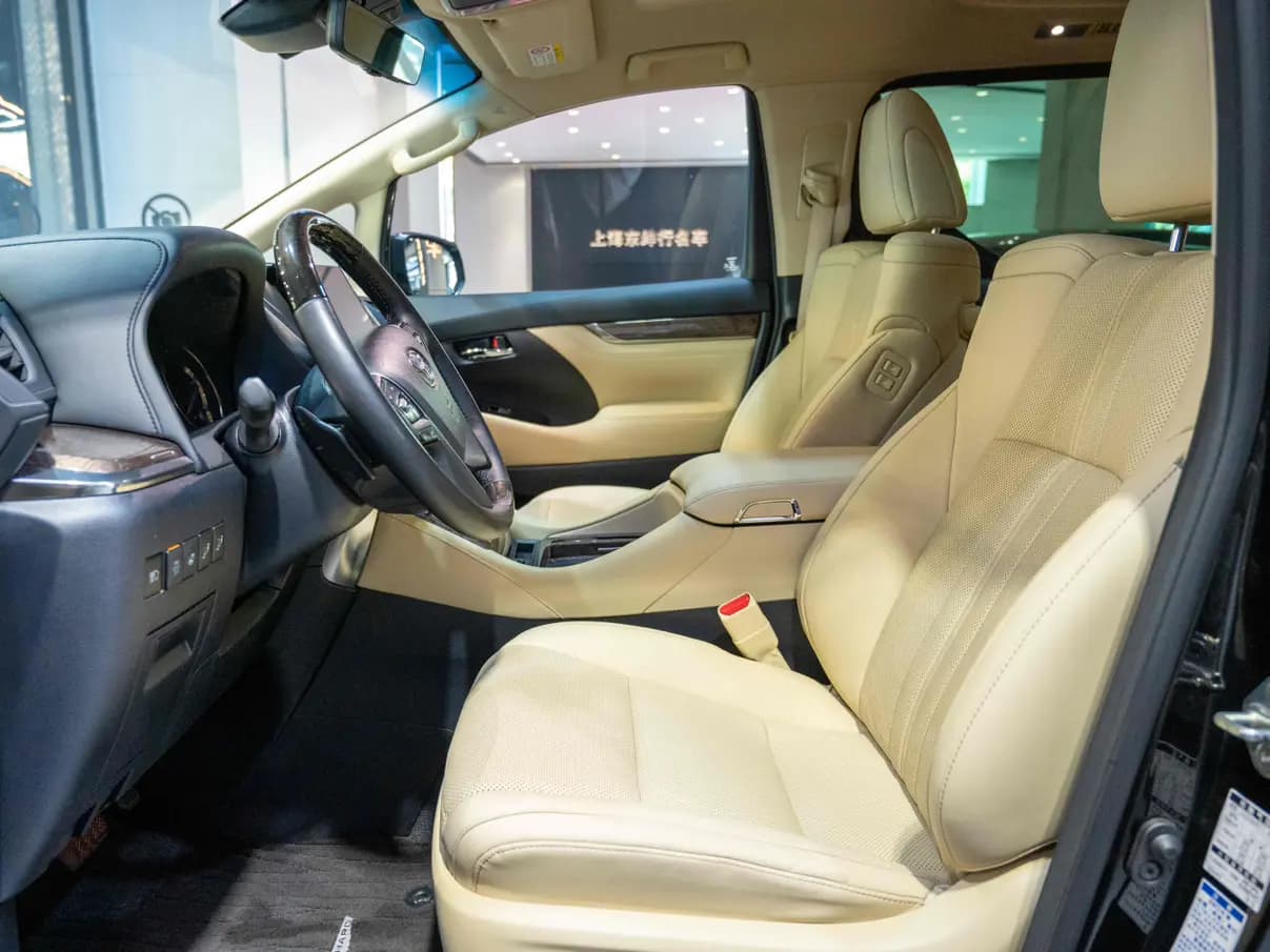 Toyota Alphard 2023 г. 52134 км. — фото 26