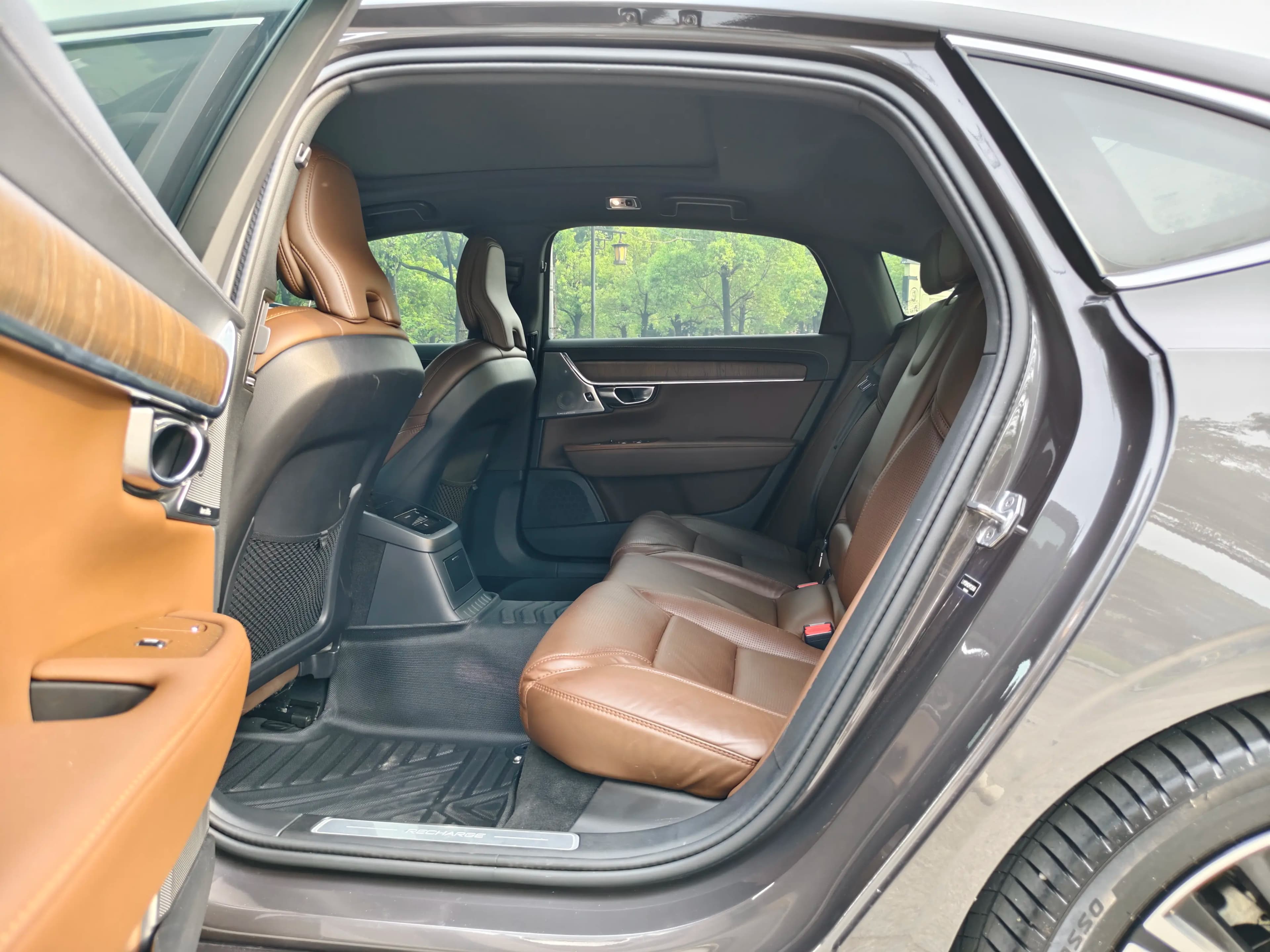Volvo S90 PHEV 2021 г. 56105 км. — фото 17