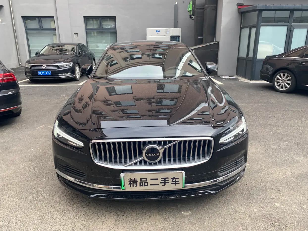 Volvo S90 PHEV 2024 г. 23143 км. — фото 2