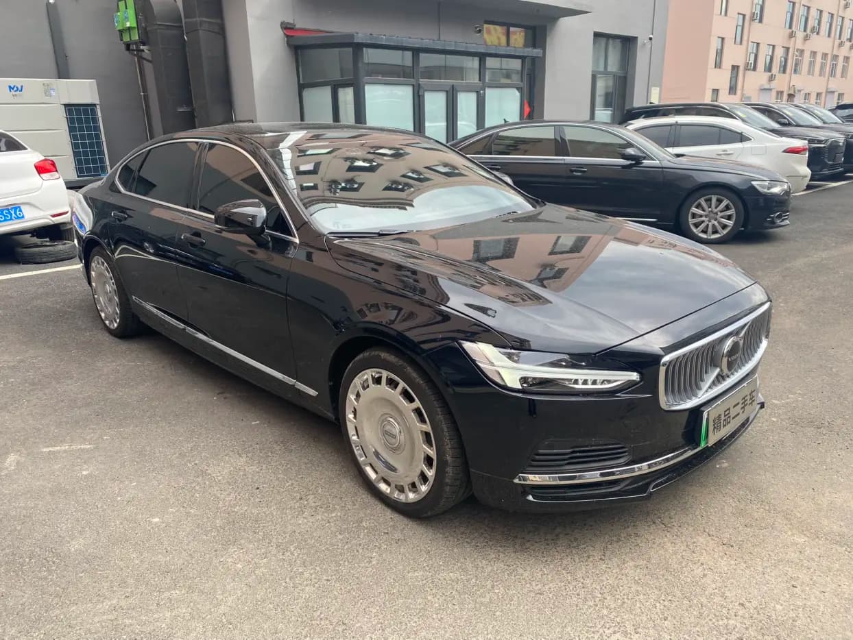 Volvo S90 PHEV 2024 г. 23143 км. — фото 3