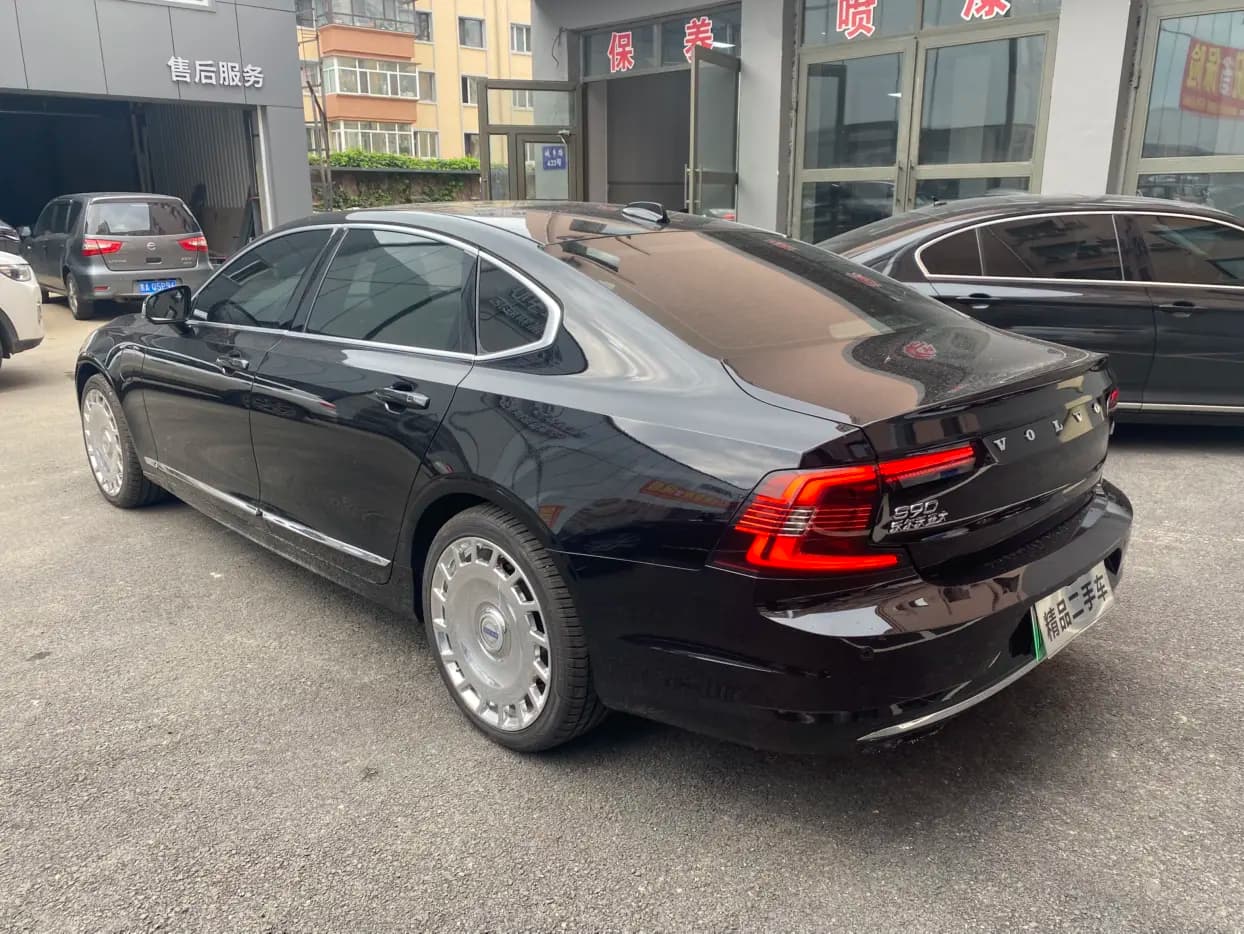 Volvo S90 PHEV 2024 г. 23143 км. — фото 4