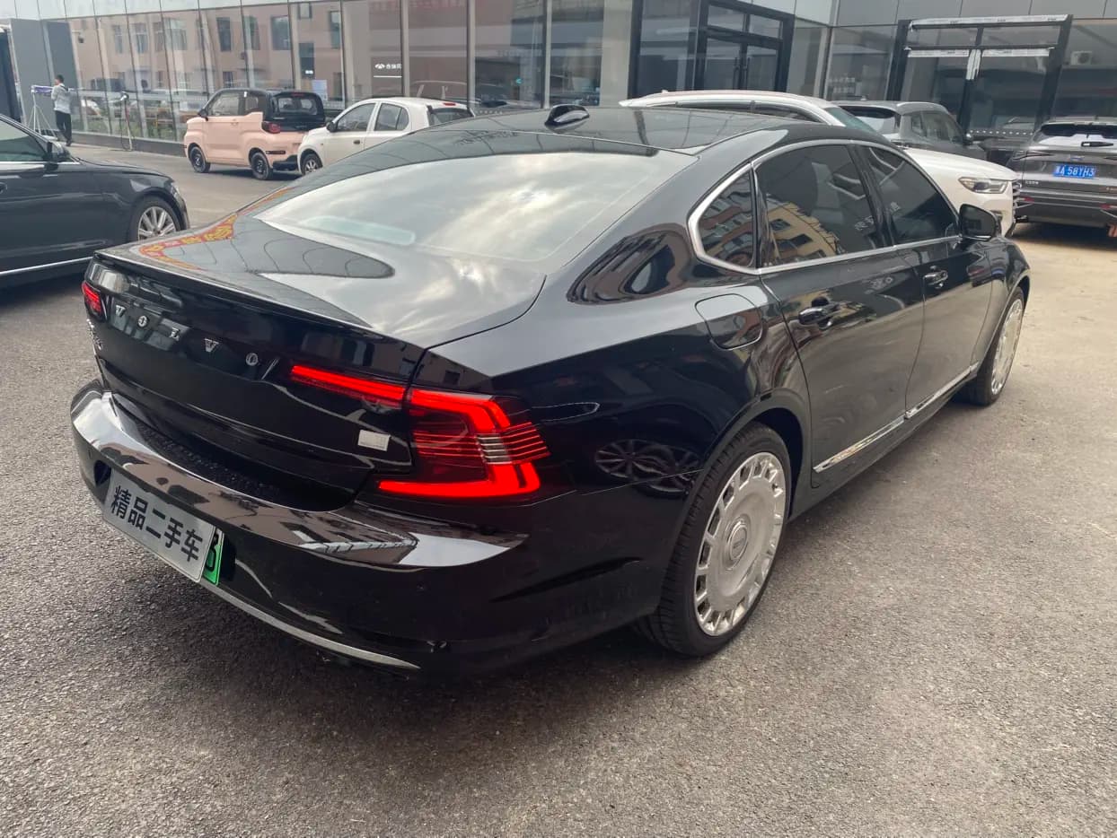 Volvo S90 PHEV 2024 г. 23143 км. — фото 6