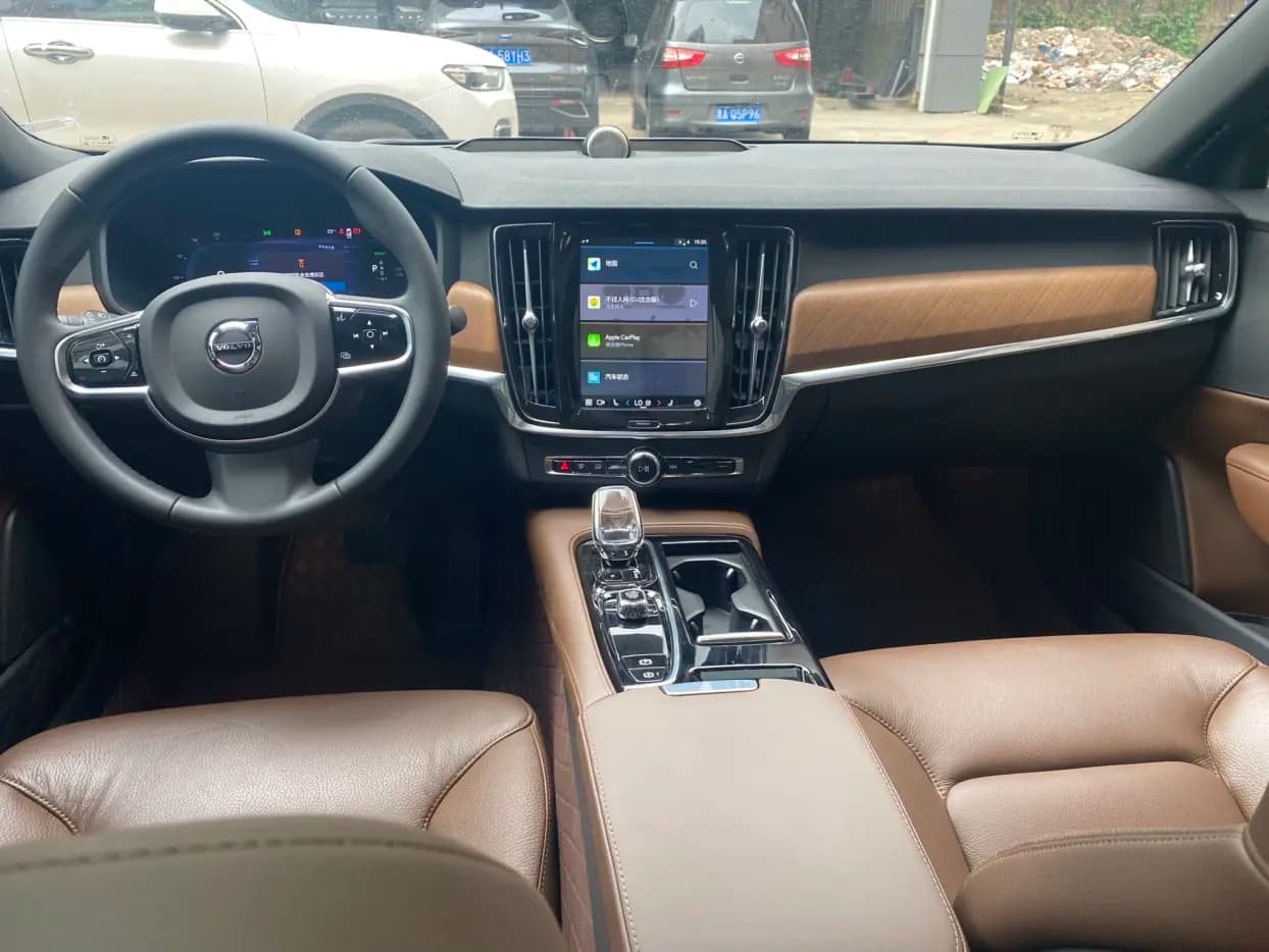 Volvo S90 PHEV 2024 г. 23143 км. — фото 8