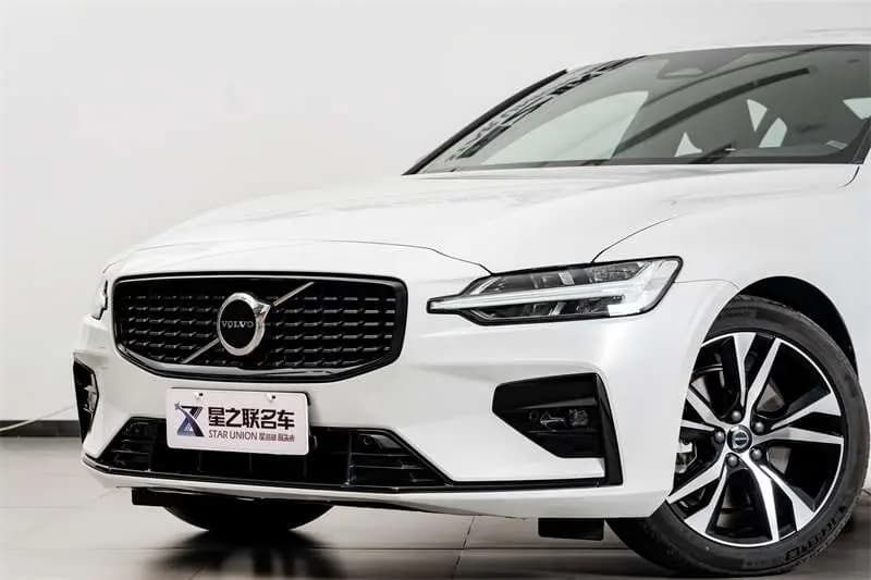 Volvo S60 2024 г. 11144 км. — фото 14