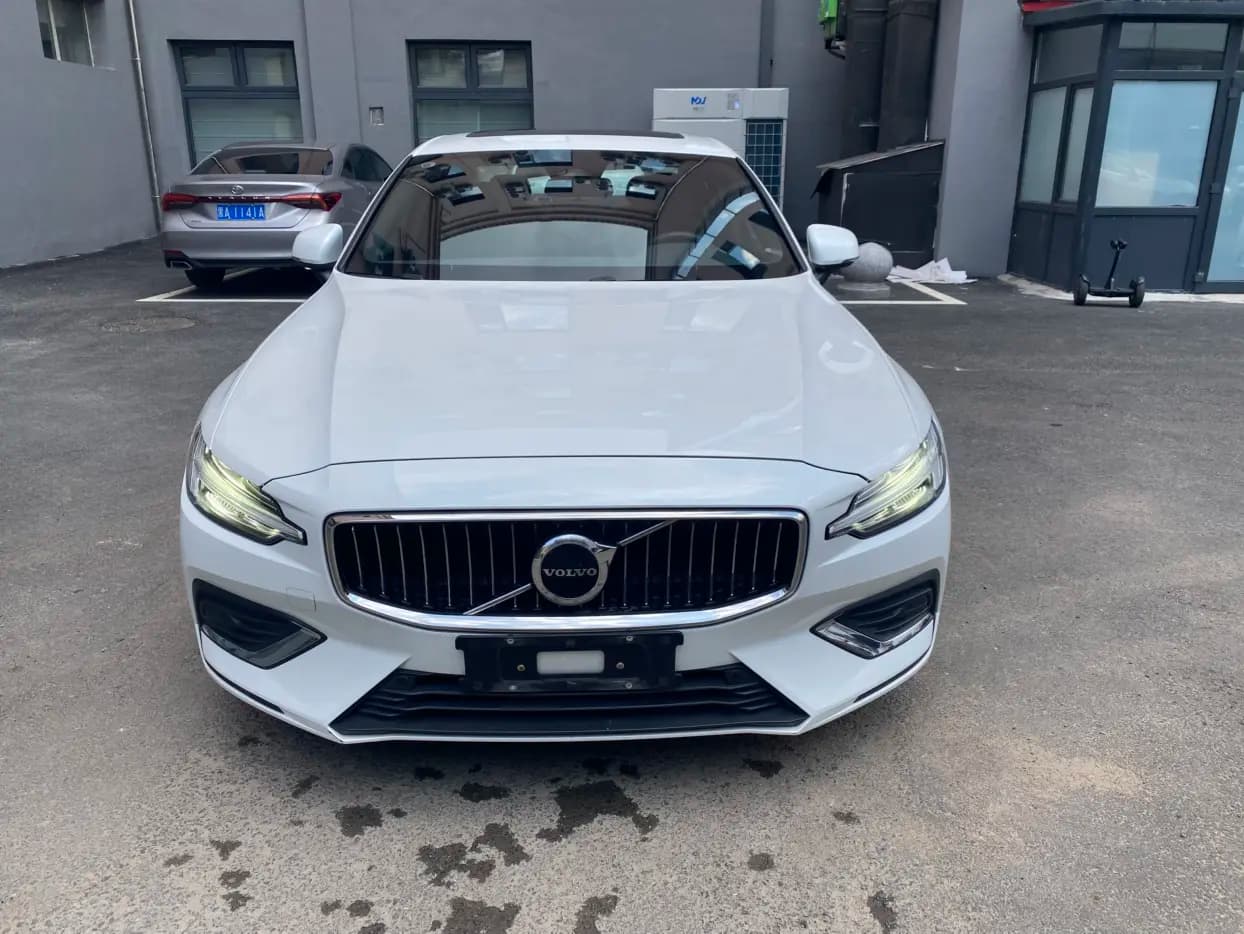 Volvo S60 2022 г. 46145 км. — фото 2