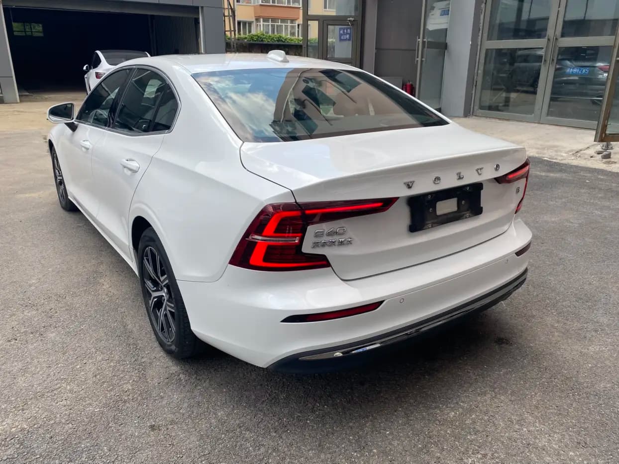 Volvo S60 2022 г. 46145 км. — фото 4